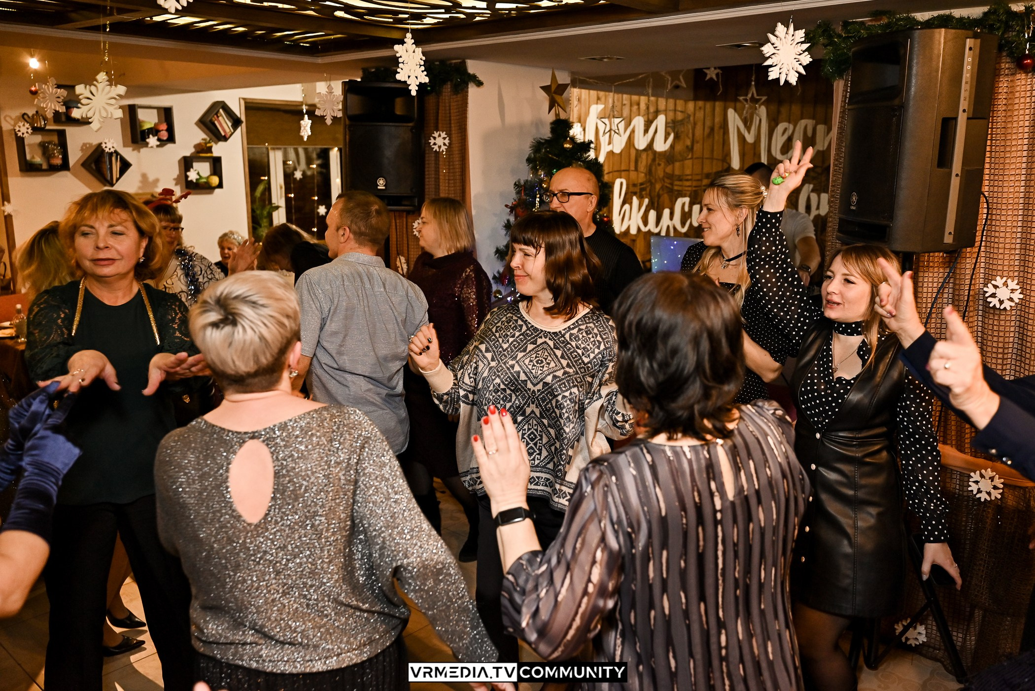 Новогодний вечер в кафе «КАмпот»