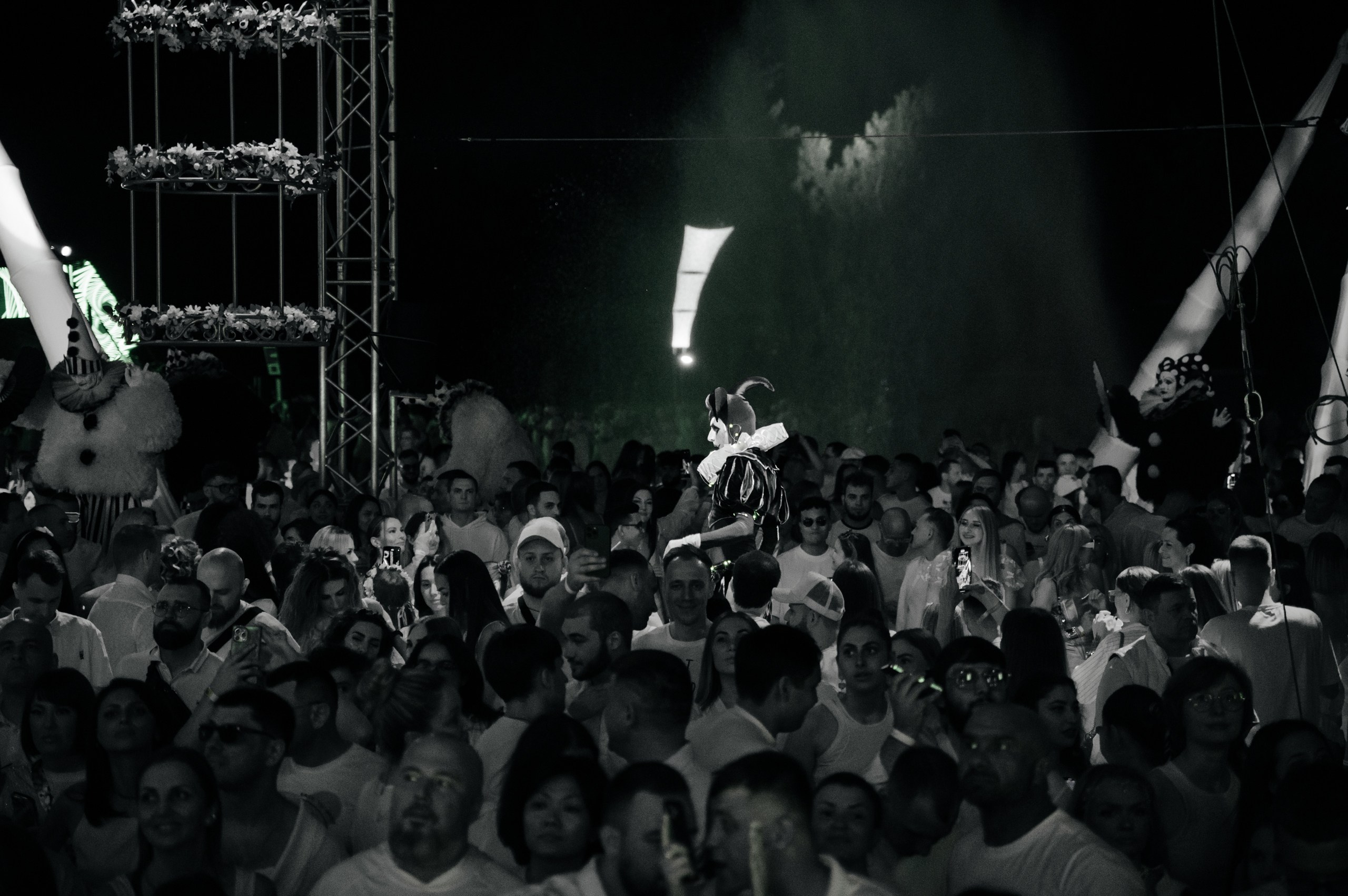 White party. Главная