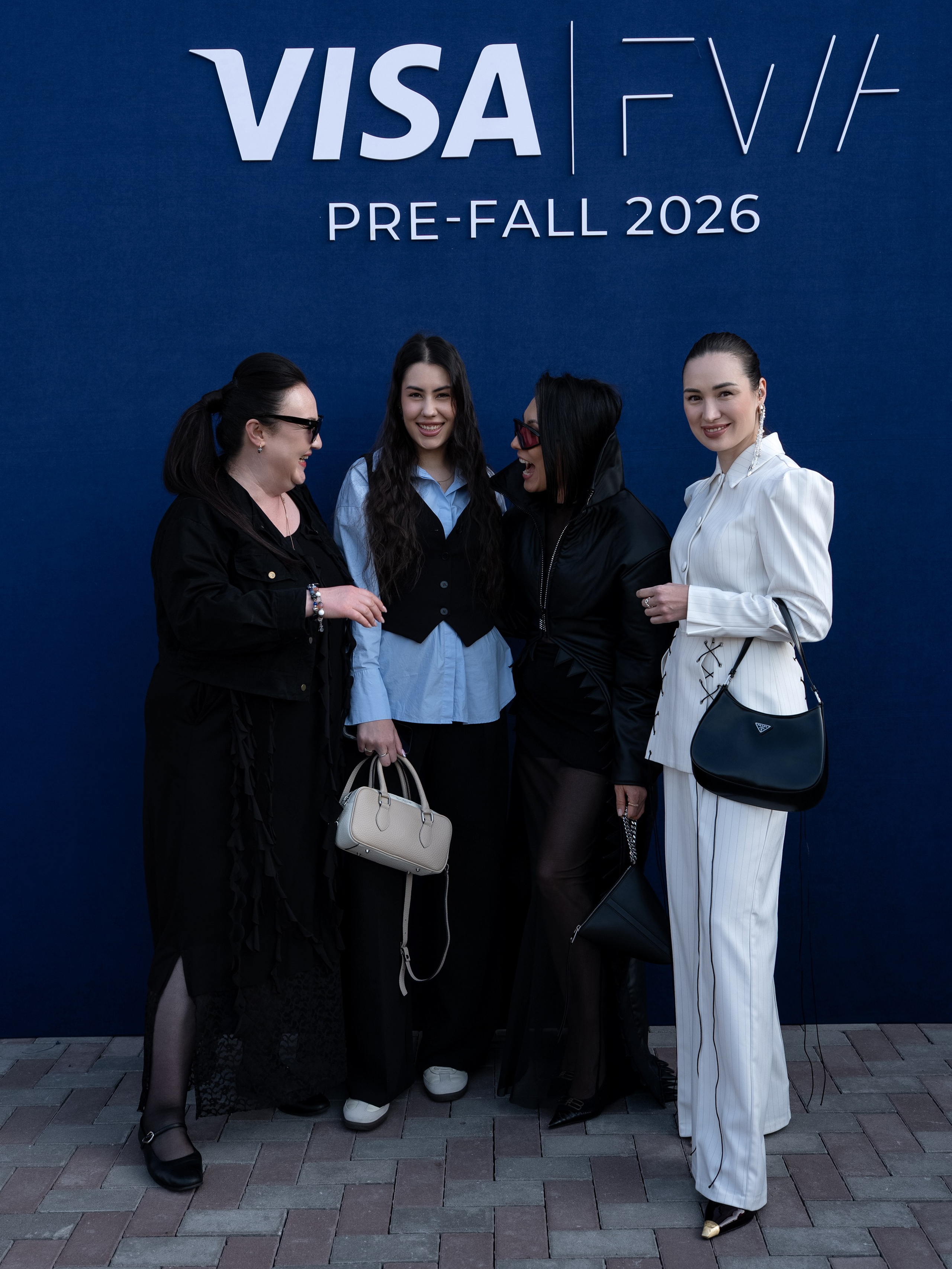 Visa Fashion Week Almaty Pre-Fall 2026 April StreetStyle Day 1. Сайт Алматинского НЮ АРТ, будуар и фэшн фотографа Дениса Карпенко