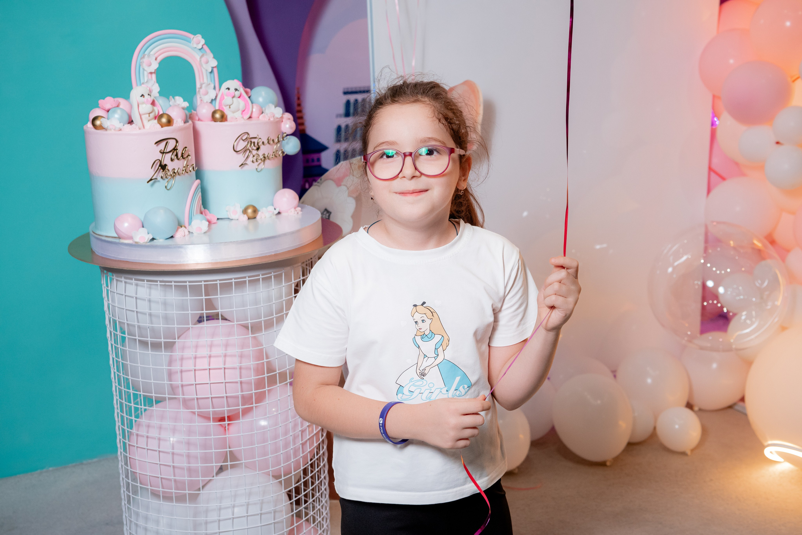 ДР Рая и Стелла в детская комната Сказочный Отель. Фотограф в Волгограде и Волжском Александр Горбань