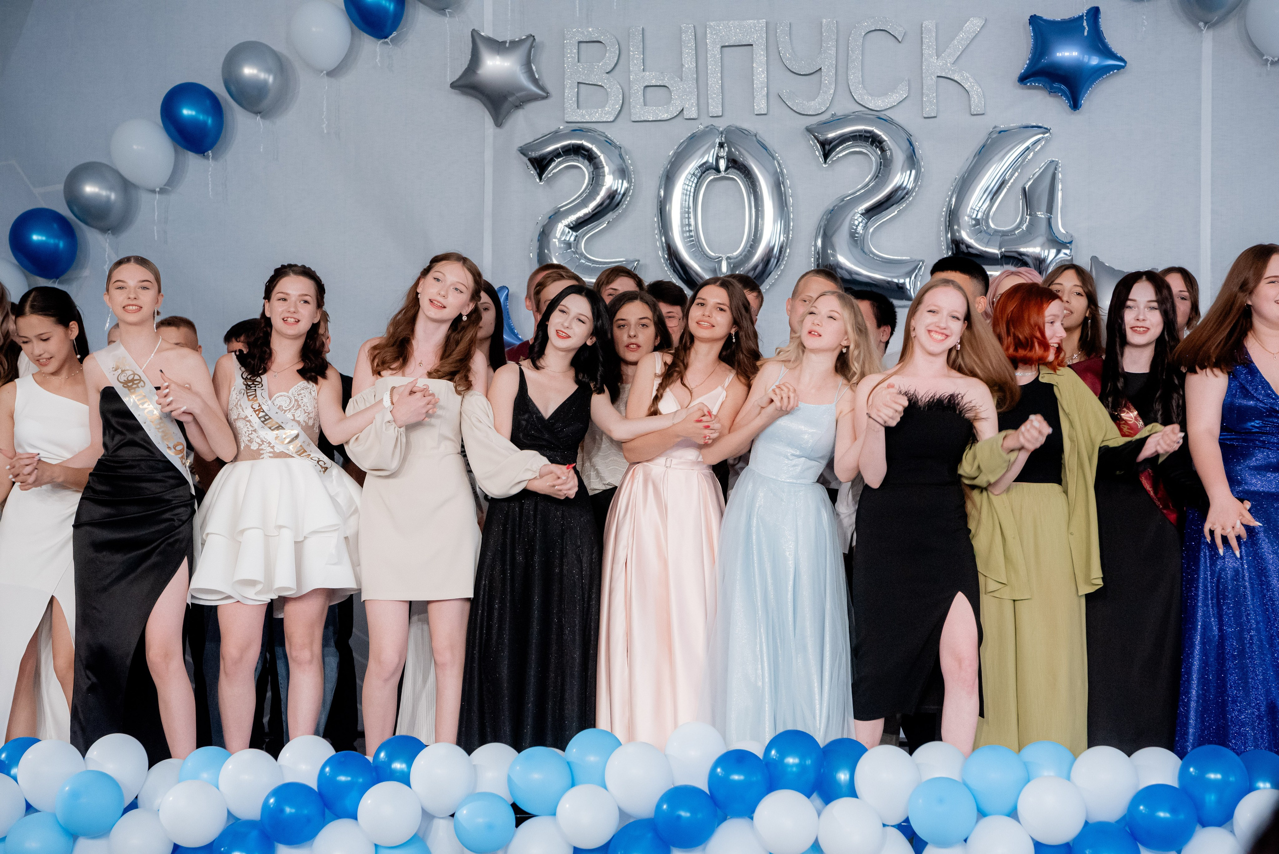 86 школа. Вручение. ДК Тракторозаводского района. Фотограф в Волгограде и Волжском Александр Горбань