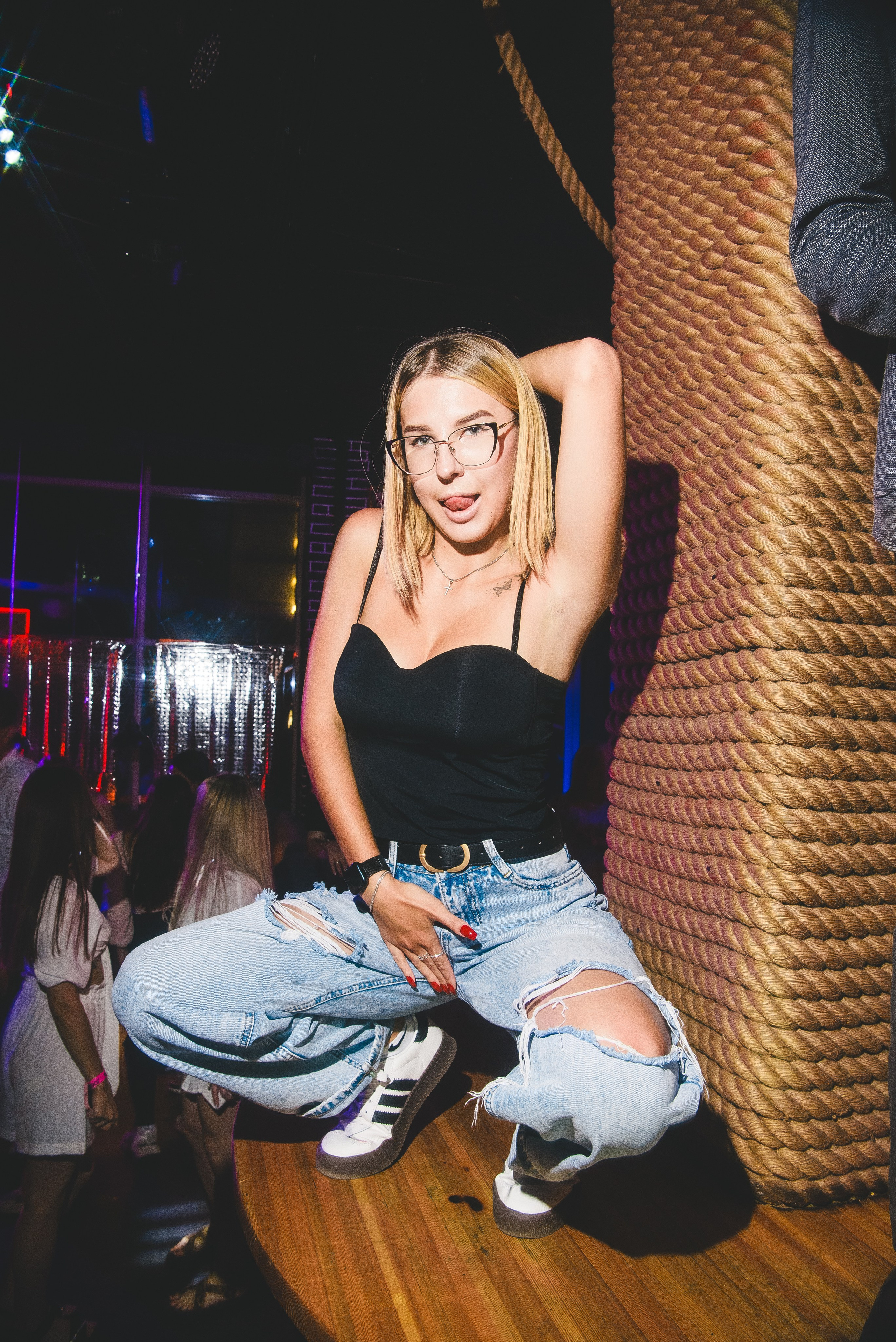 Огненные позы от шикарной красотки