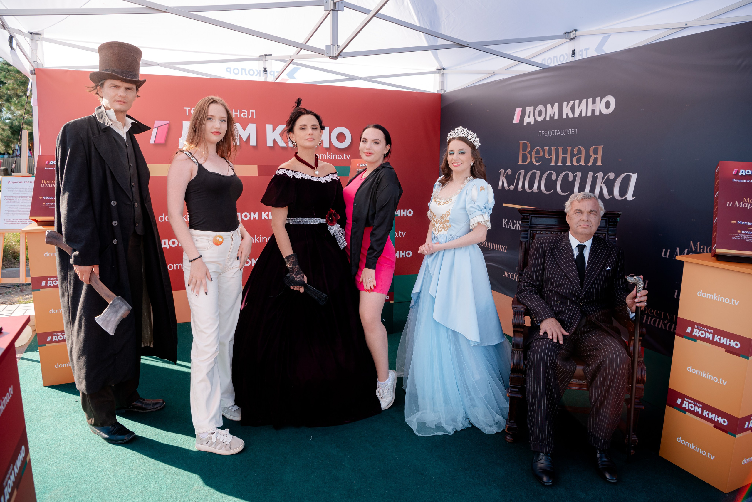 Портретные фото с артистами в палатке Триколор Дом Кинов на день города Волгоград. Фотограф в Волгограде и Волжском Александр Горбань