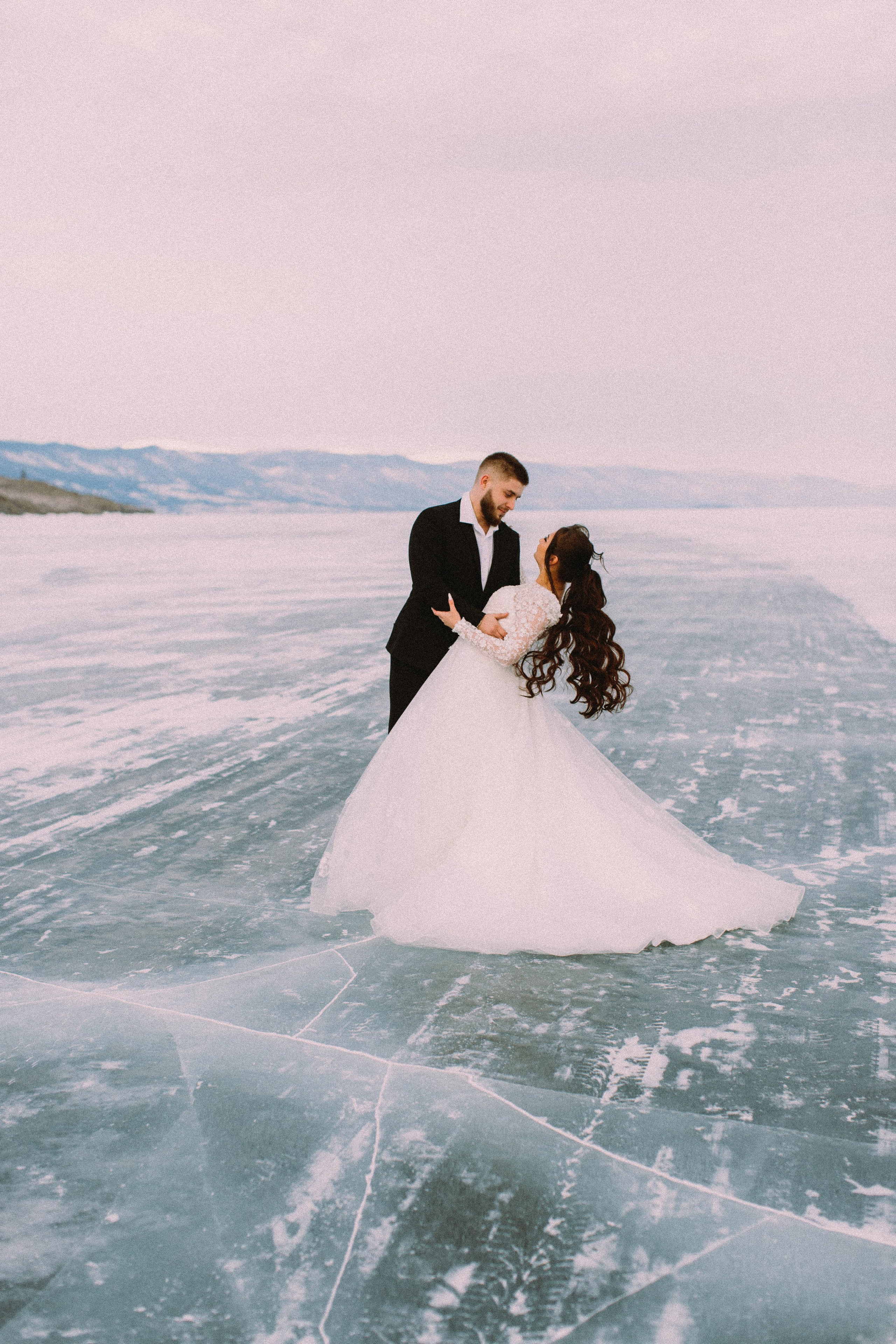 Свадебная зимняя съемка на Байкале. Главная