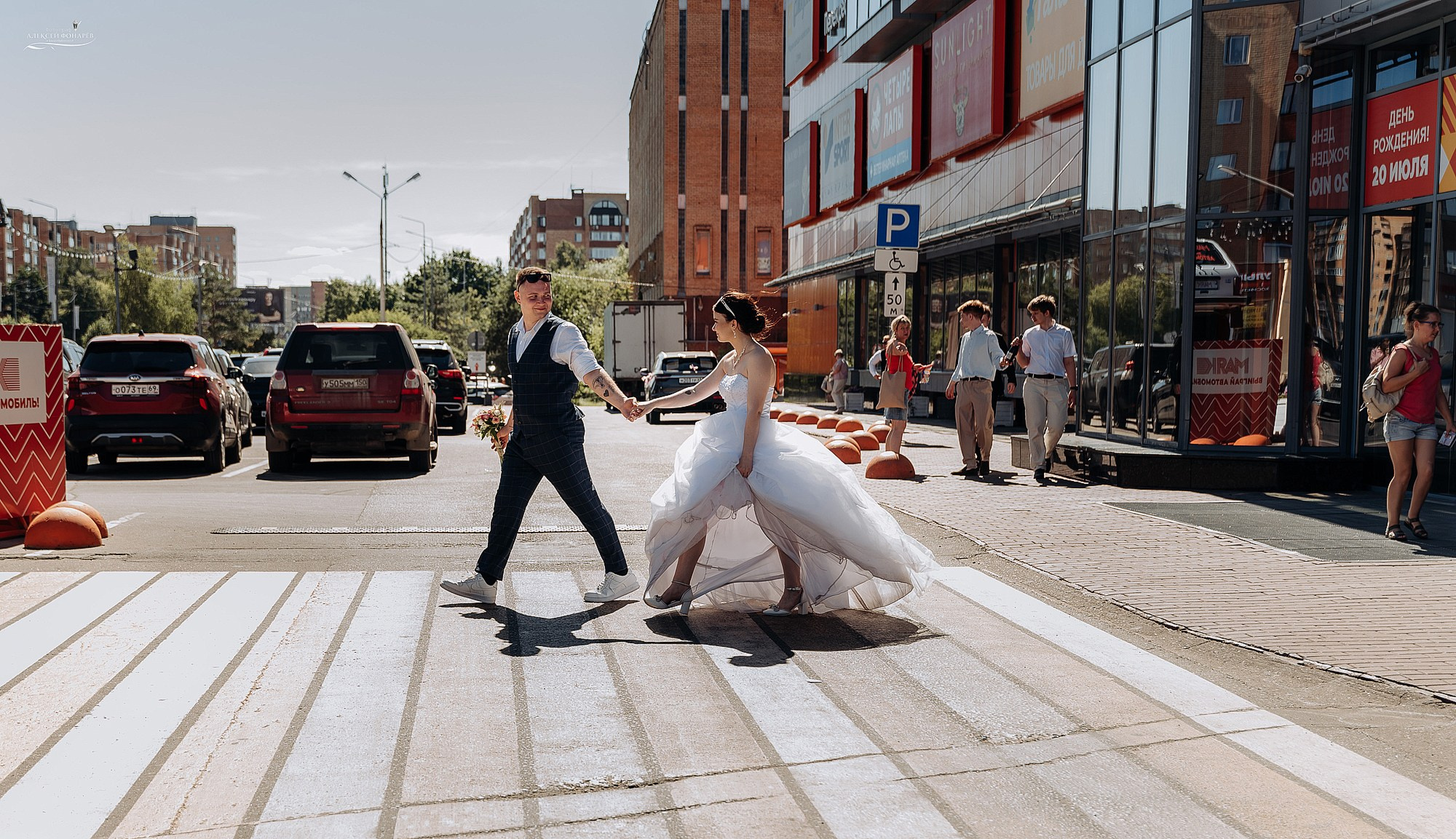 Молодожены по зебре идут счастливые в дубне фото