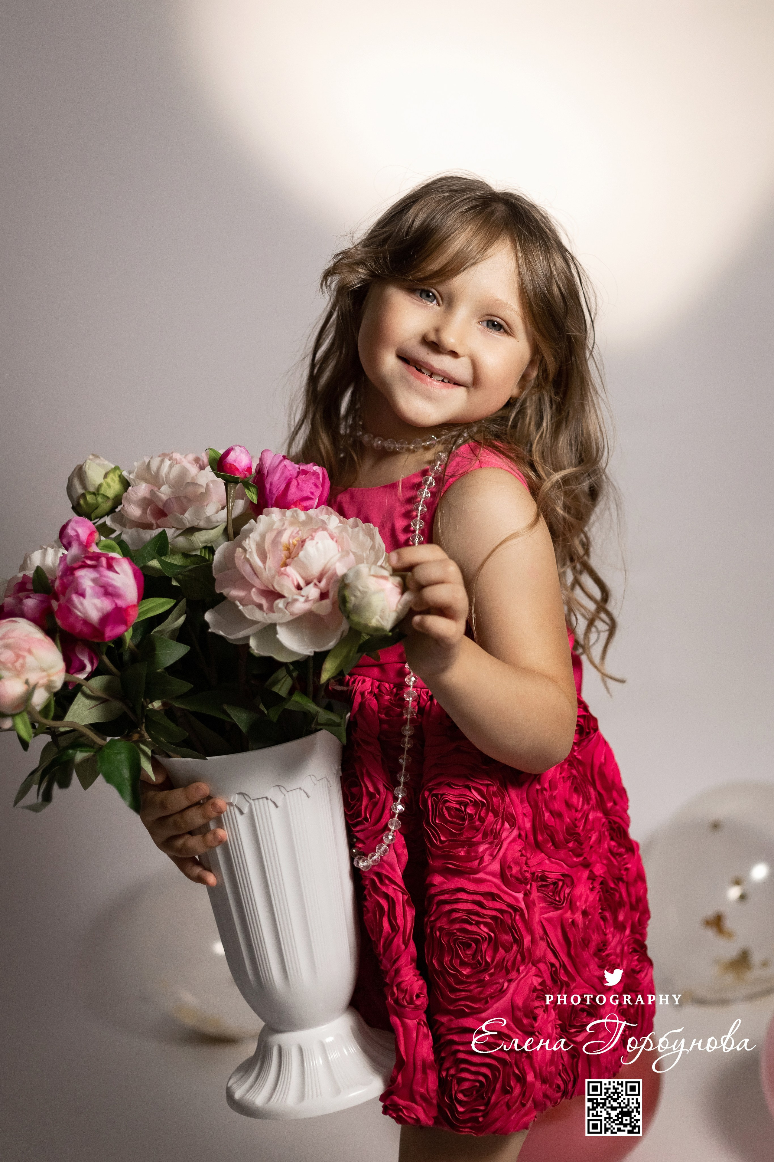 «Модница в розовом» В моей студии. Вероника и Александра. 2024. Фотограф Пермь. Свадьбы. Семья и дети, школа, д. сад. Фотокниги