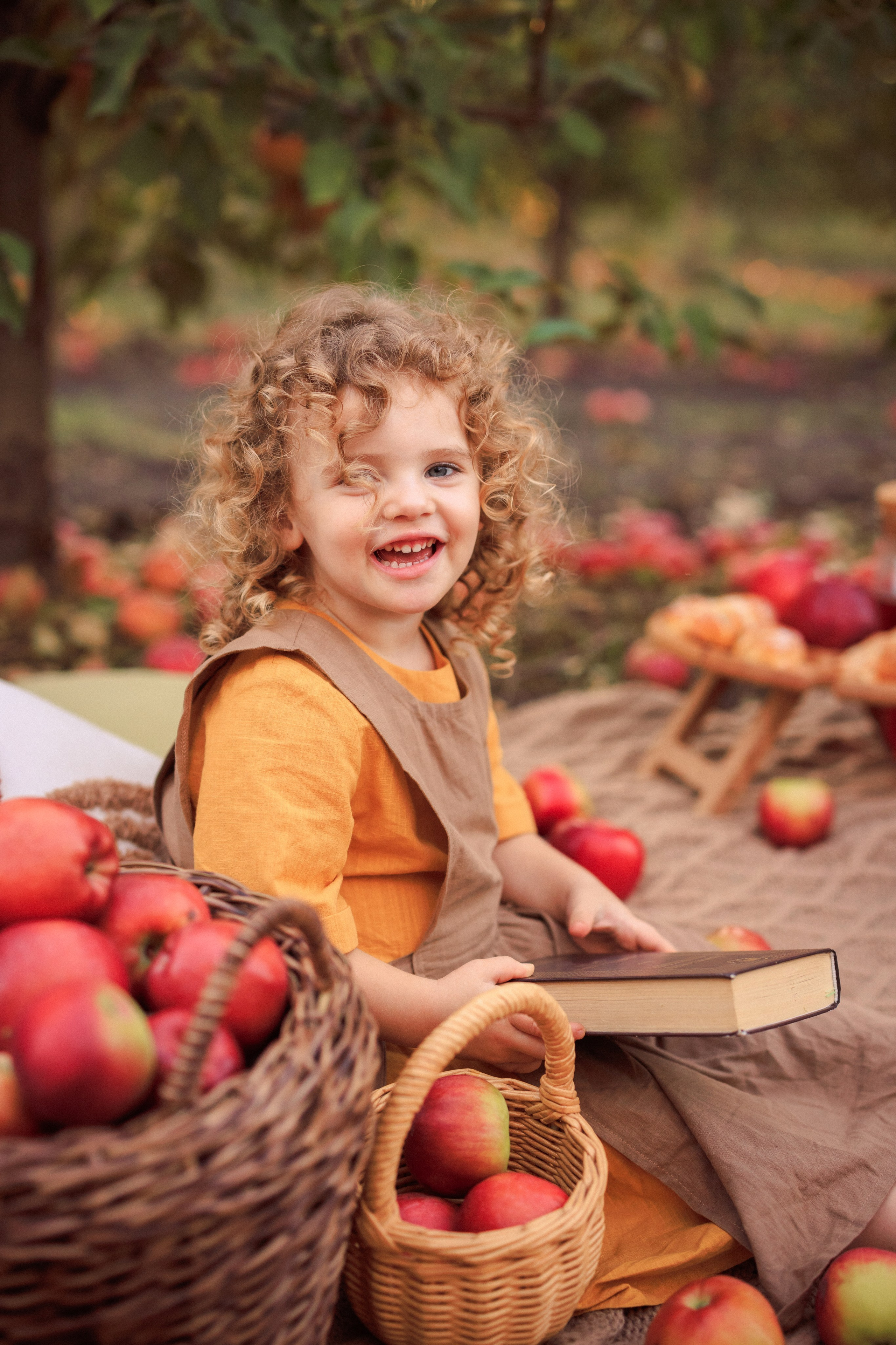 Семейная фотосессия в Яблоневом саду. Семейный и детский фотограф в Краснодаре Анна Трашкова