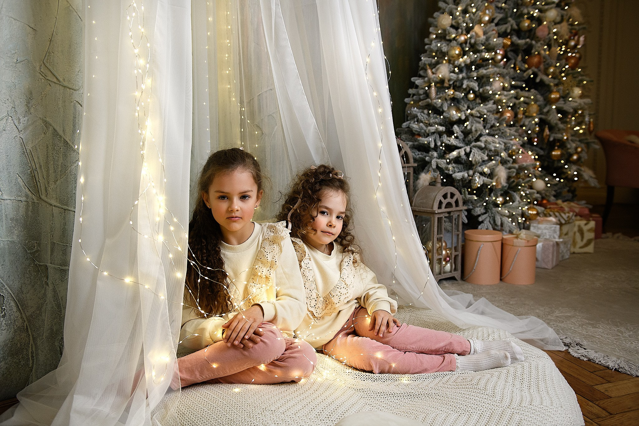Новогодние истории Саши, Юляши и Софии. Студия История. Портретный и контент фотограф в Воронеже Елена Николайчик