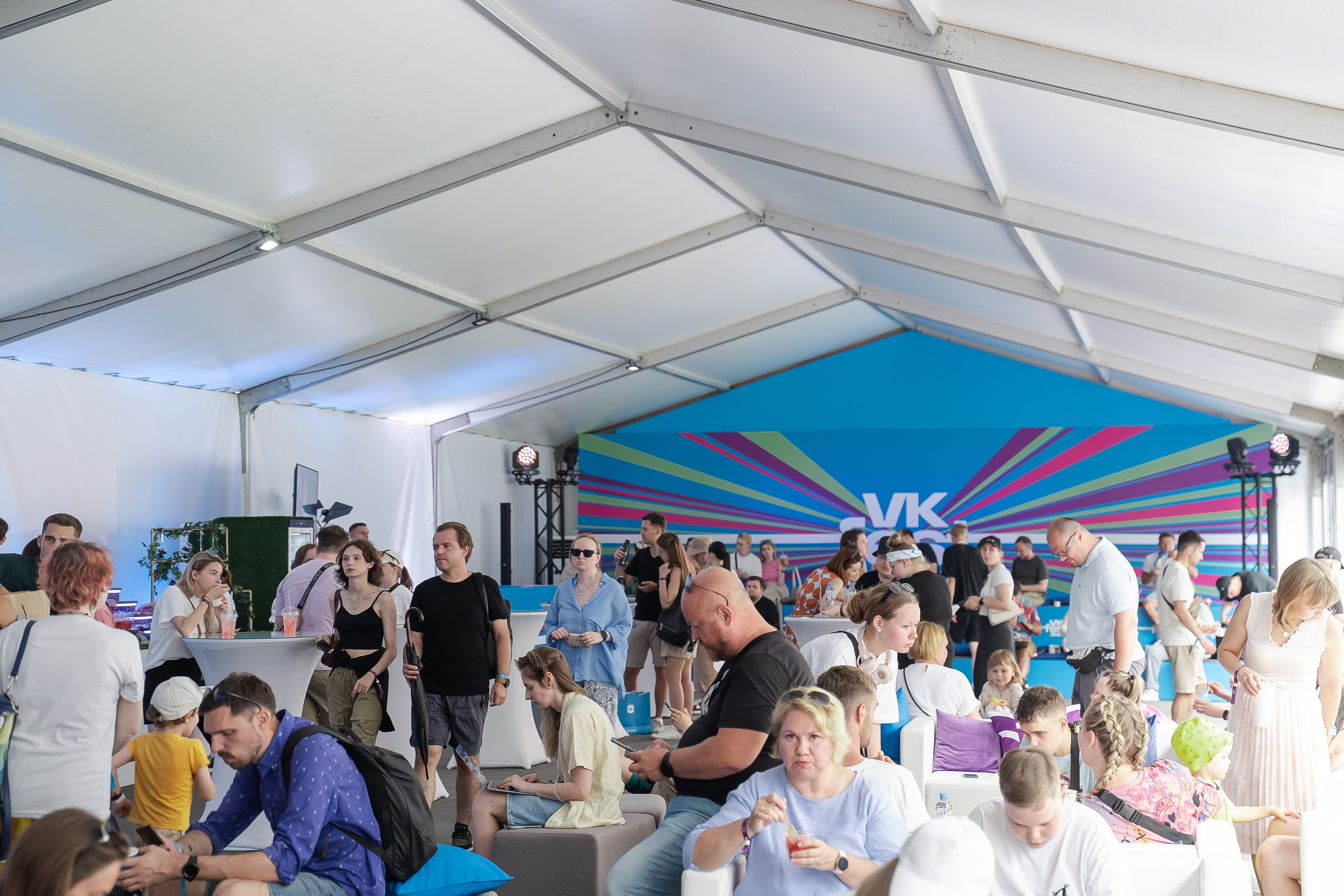 ВК ФЕСТ. Репортажный и свадебный фотограф в Москве