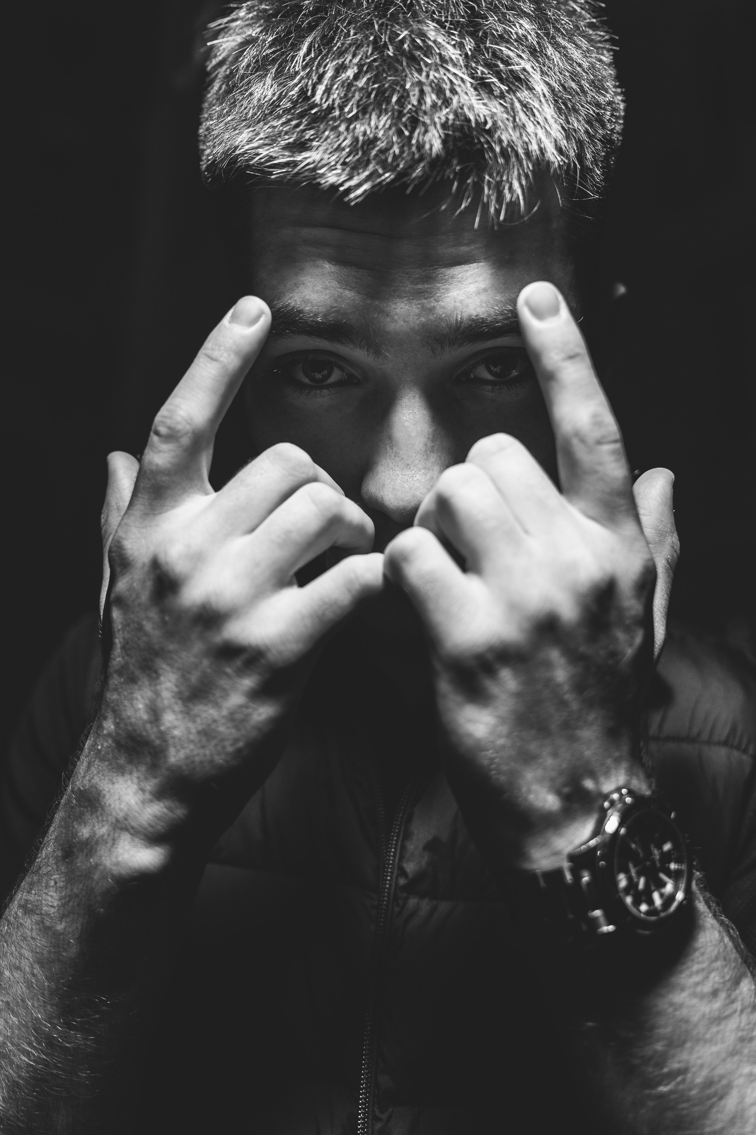 Съёмка для обложки трека. Портретный фотограф в Москве Фарид Леонов