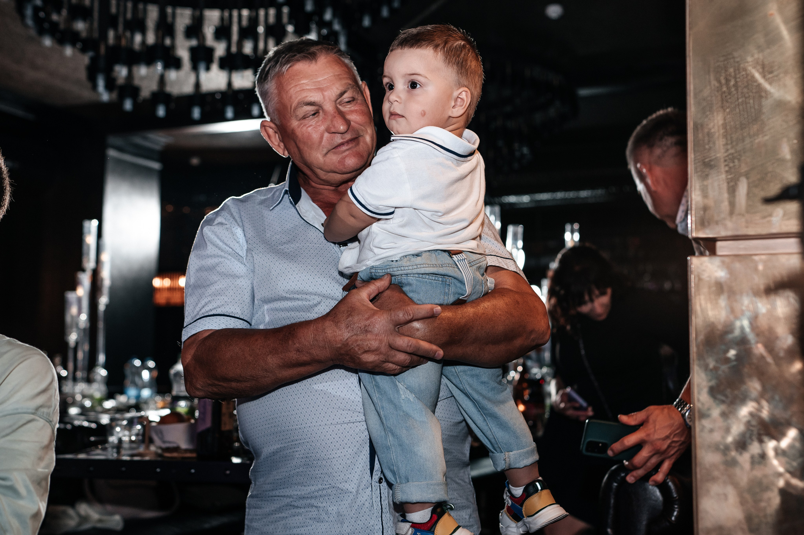 Даниил и Валерия. Черная утка. Полный день. Фотограф Екатерина Бочарникова