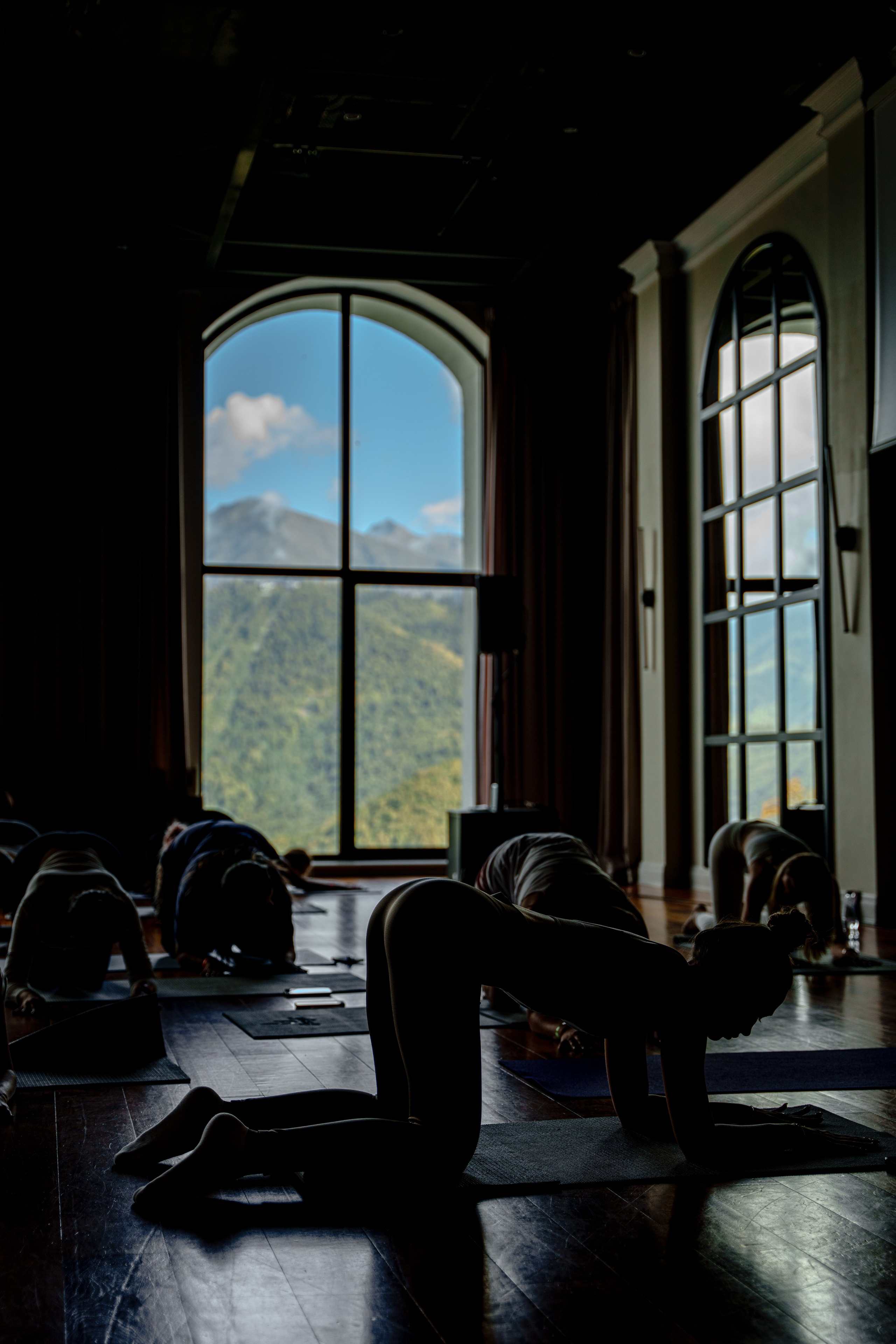 Репортажный фотограф телесных и духовных практик в Красной поляне 960. Репортажный фотограф Москва Сергей Дружинин