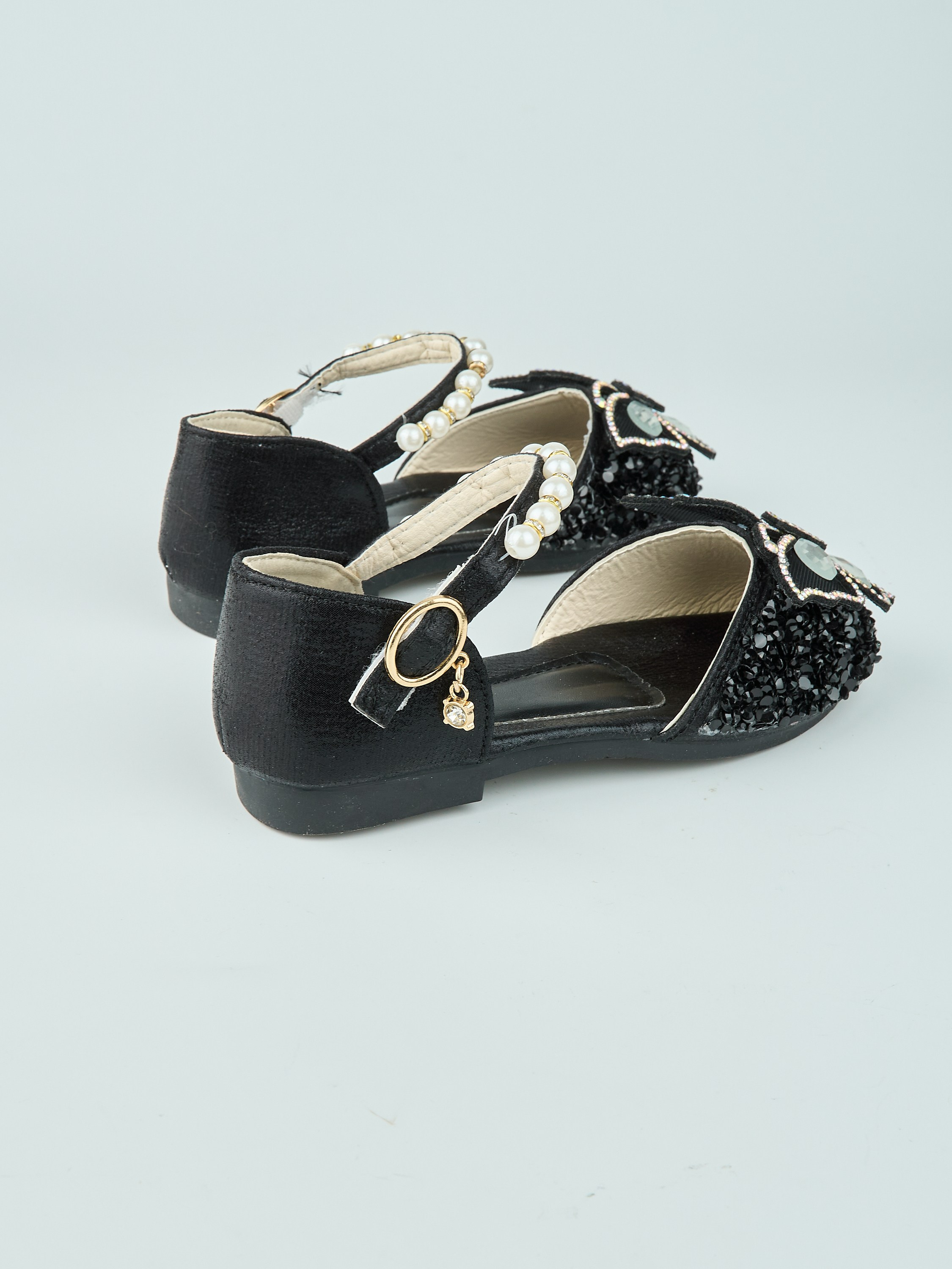 Каталожная фотосъёмка детских туфель для Wildberries