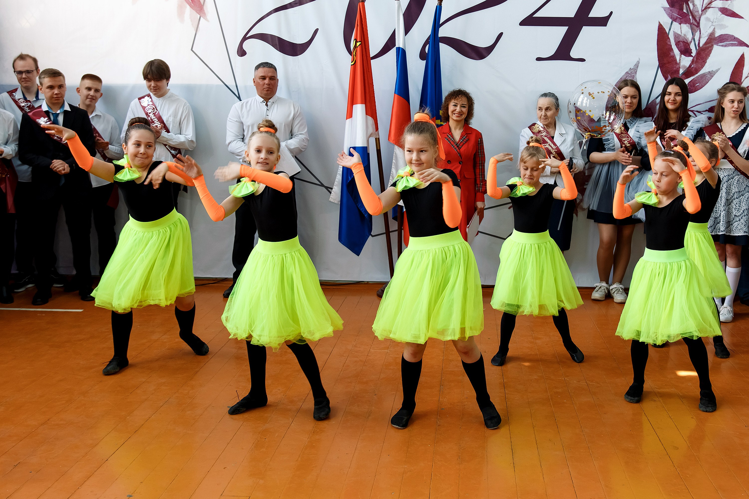 11 класс Последний звонок. Фотограф Любовь Корниенко, Примоский край