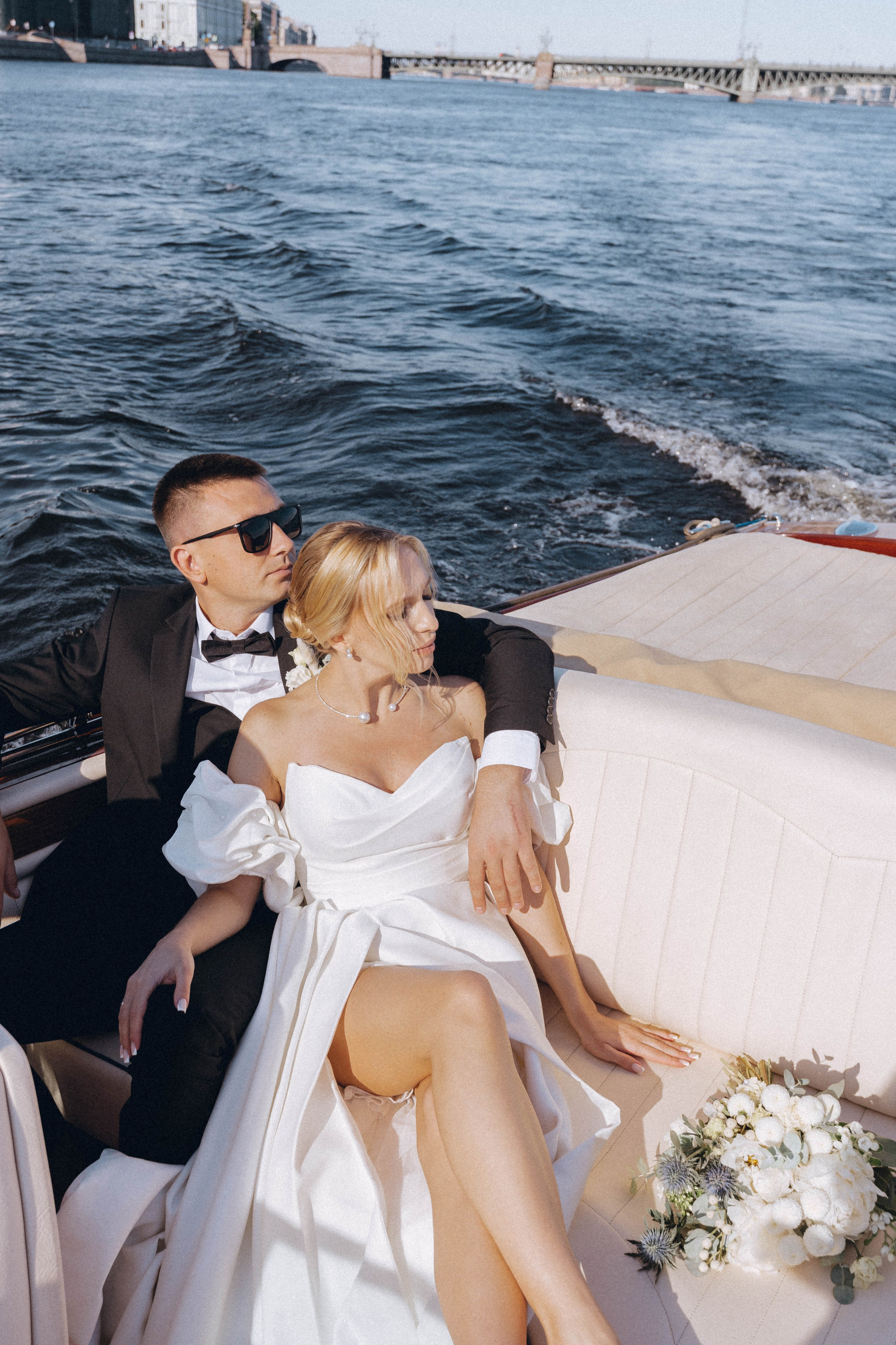 СВАДЕНБНАЯ СЬЕМКА НА КАТЕРЕ ПО КАНАЛАМ САНКТ-ПЕТЕРБУРГА И В АКВАТОРИИ НЕВЫ. Профессиональный фотограф, Санкт-Петербург — Виктория Богомолова