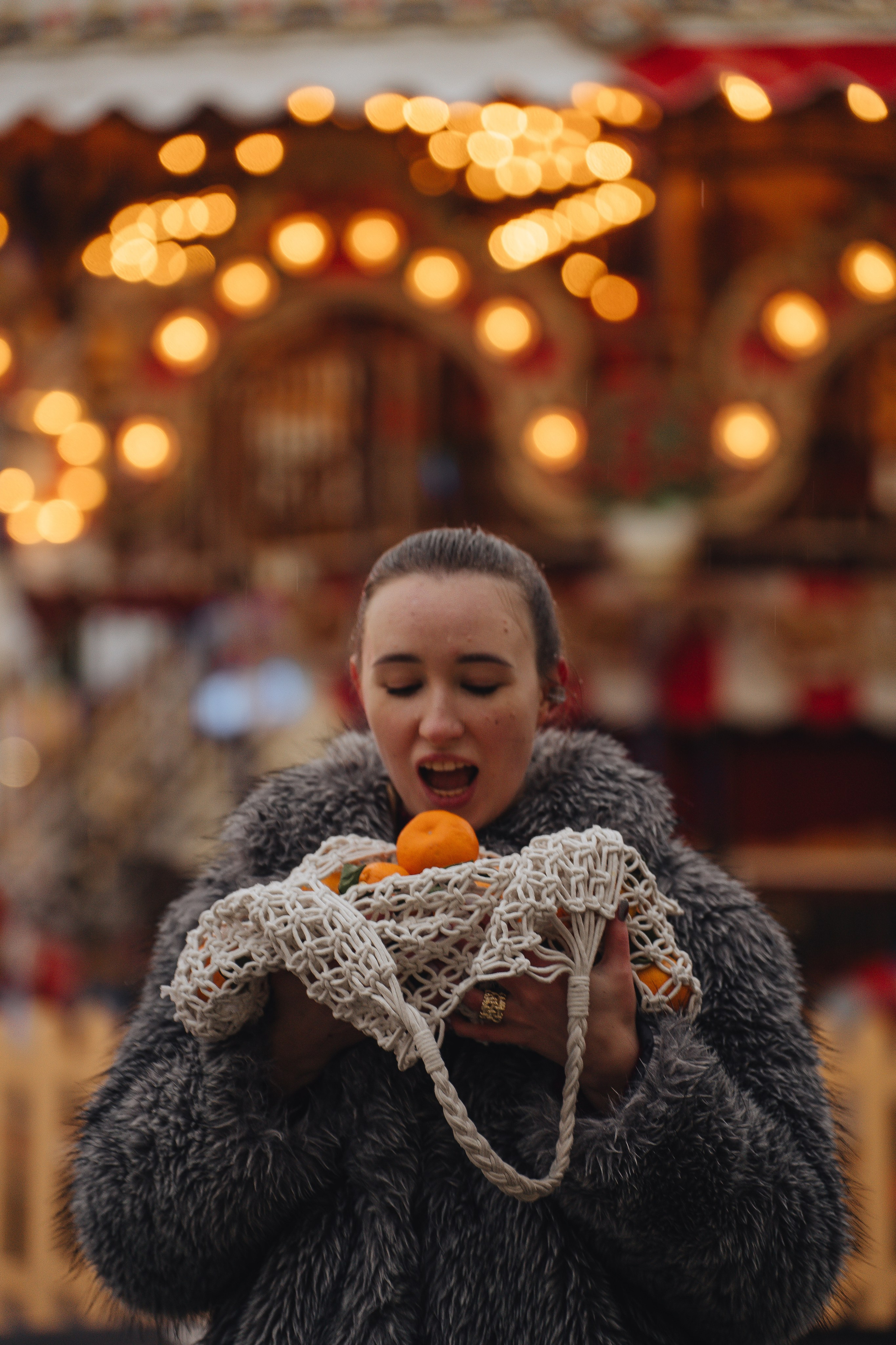 ПРОГУЛКА НА МАНЕЖНОЙ ПЛОЩАДИ ДЛЯ ДЕВУШКИ ПЕРЕД НОВЫМ ГОДОМ (НОВОГОДНЯЯ ФОТОСЕССИИЯ НА МАНЕЖНОЙ ПЛОЩАДИ). Профессиональный фотограф, Санкт-Петербург — Виктория Богомолова