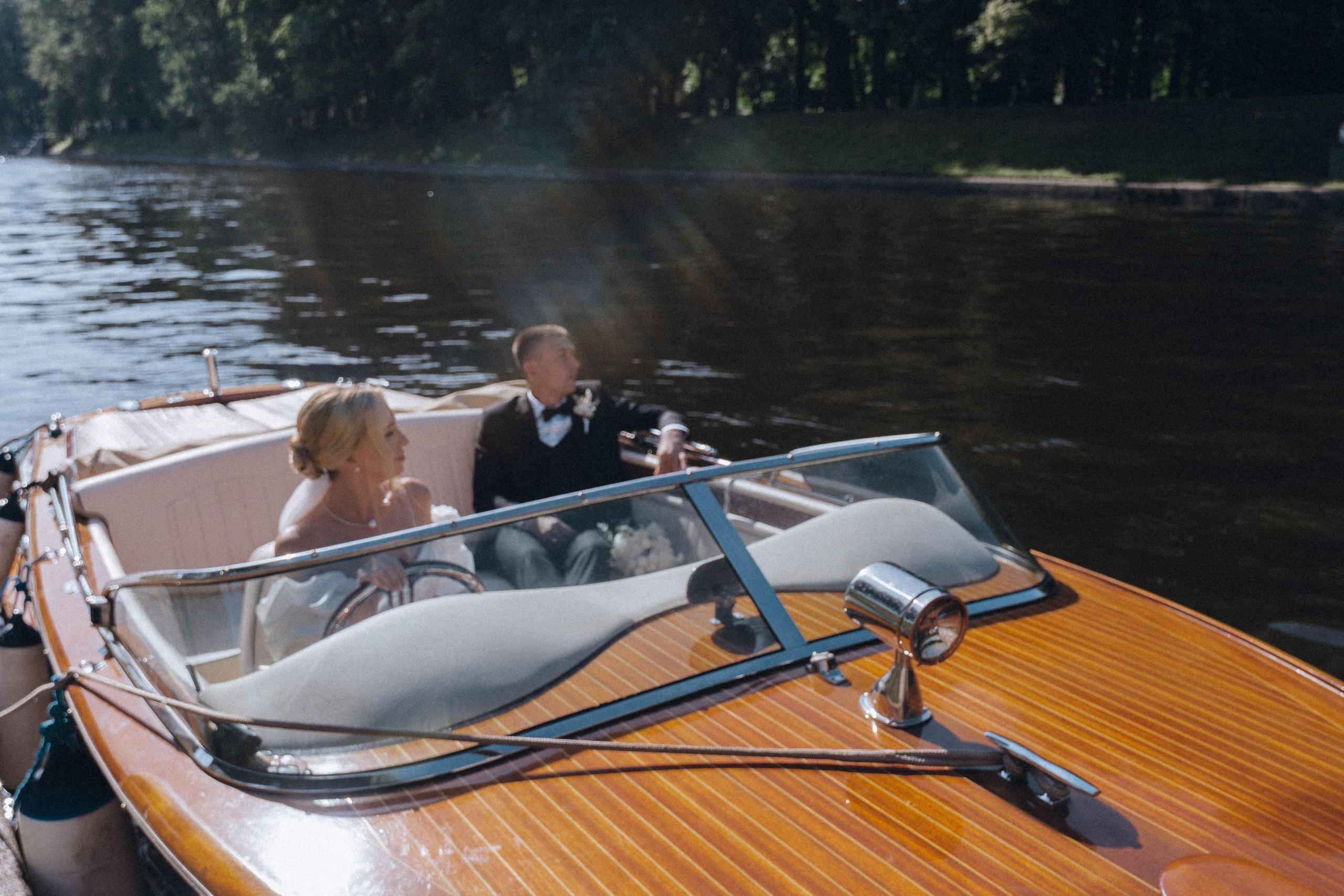 СВАДЕНБНАЯ СЬЕМКА НА КАТЕРЕ ПО КАНАЛАМ САНКТ-ПЕТЕРБУРГА И В АКВАТОРИИ НЕВЫ. Профессиональный фотограф, Санкт-Петербург — Виктория Богомолова