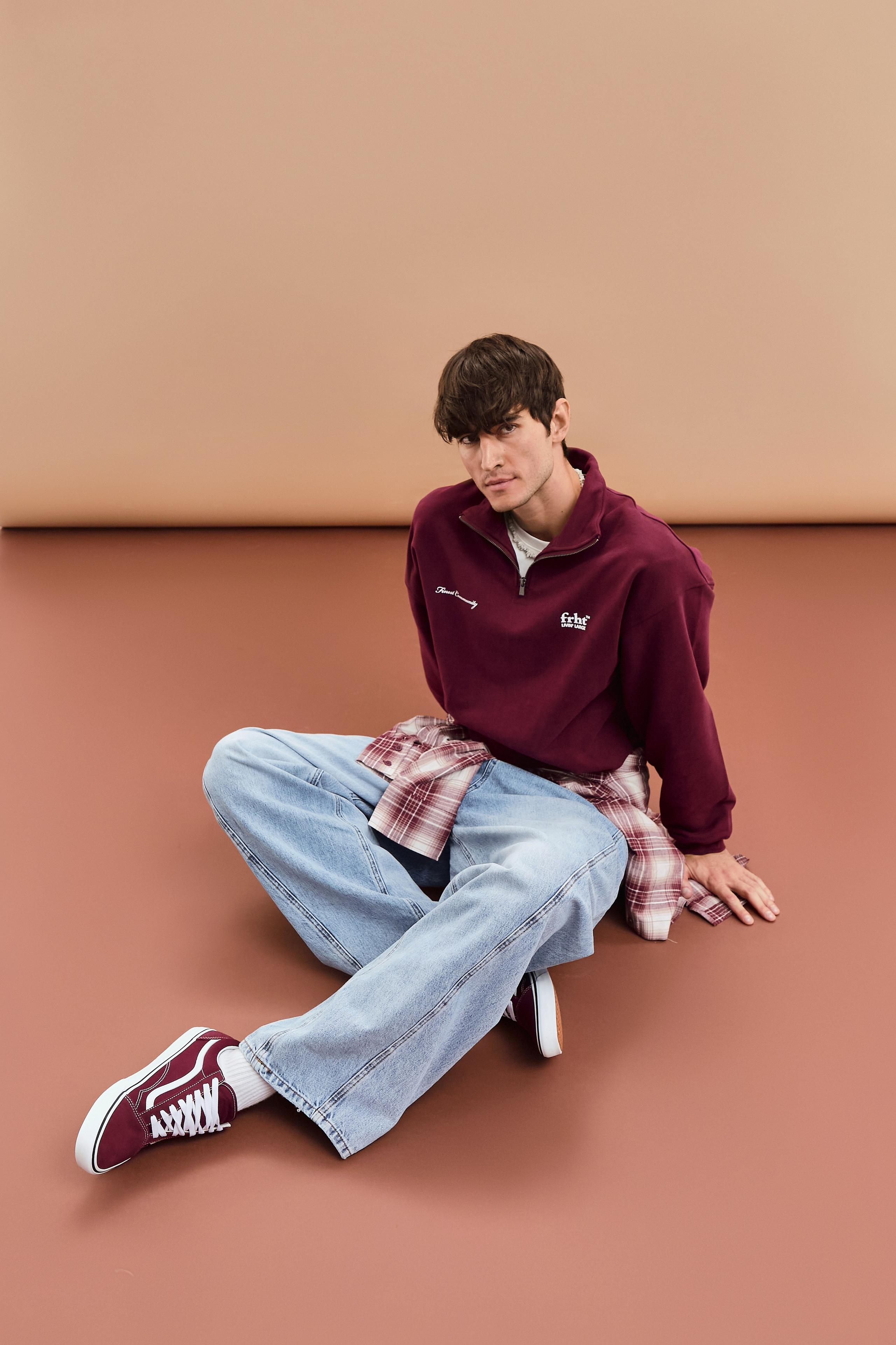 На бумажном фоне. Фотограф Москва| Вероника Полуэктова