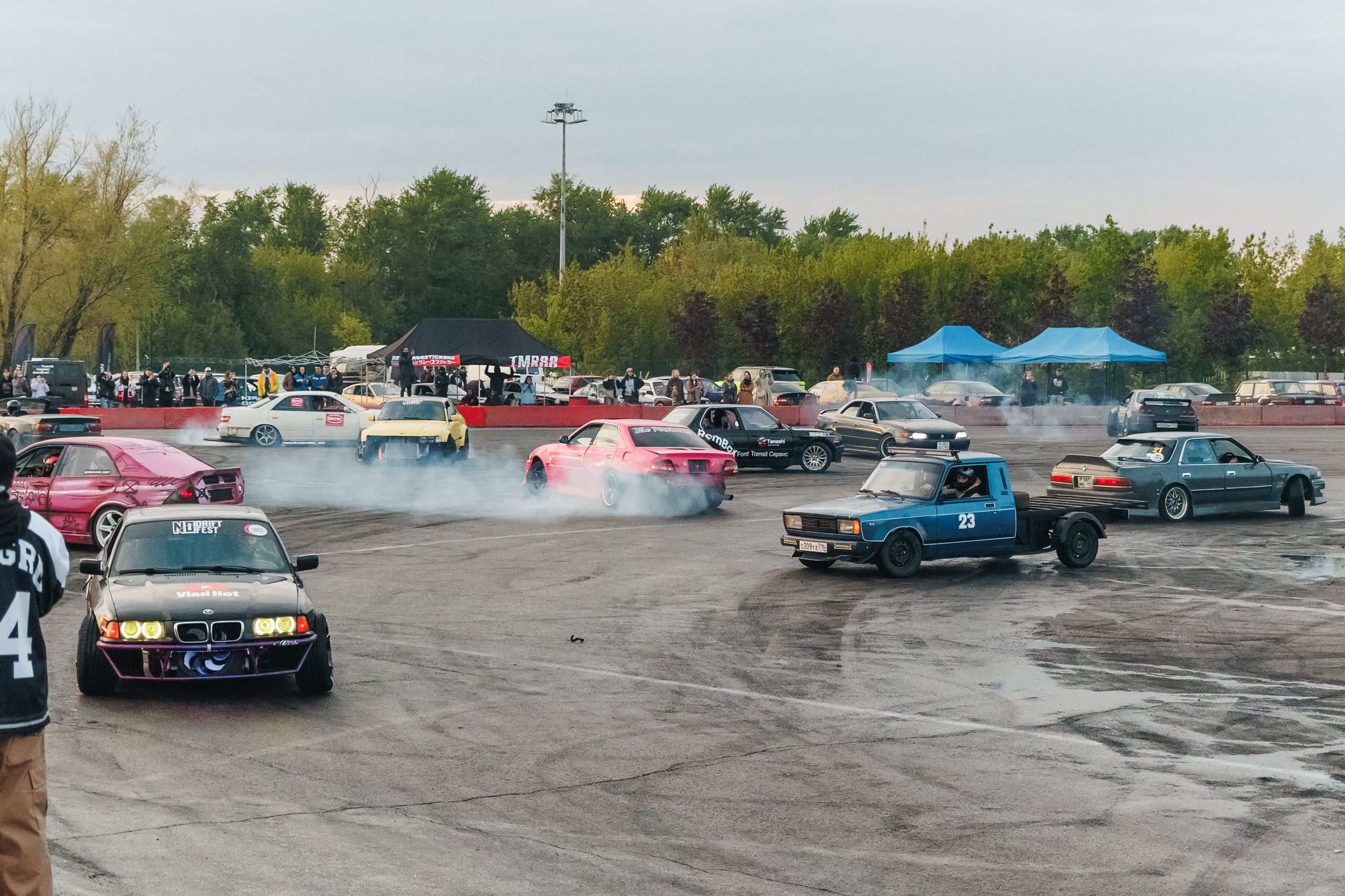 Выставка и дрифт машин. Репортажный фотограф. Москва. Алина Ланская