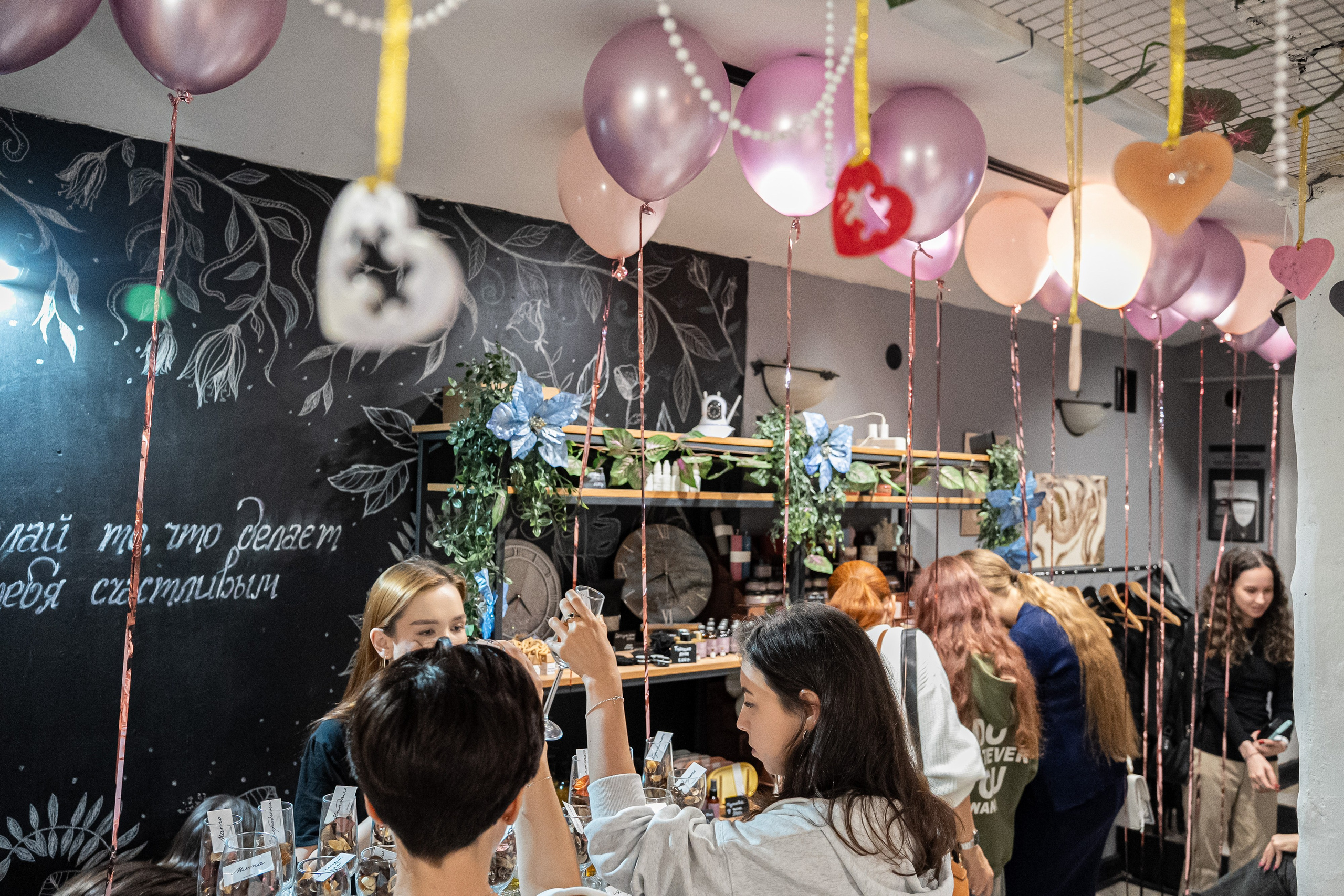 День рождения Aromalage — 5 лет вдохновения 🕯️. Мастер-классы AROMALAGE в Казани и Нижнем Новгороде для двоих, на девичник, в группе