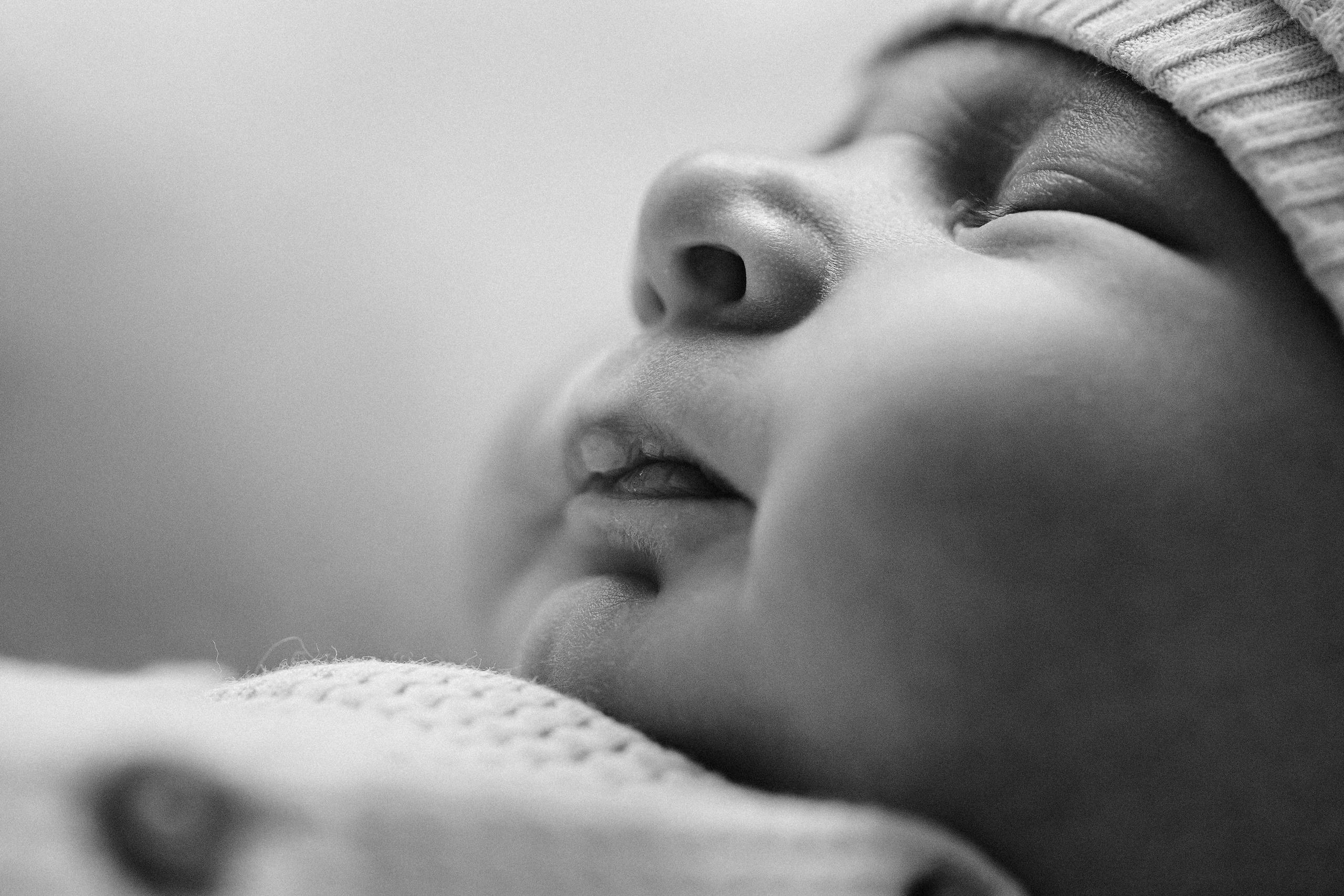 Черно белые фото. Фотограф новорожденных малышей в Санкт-Петербурге