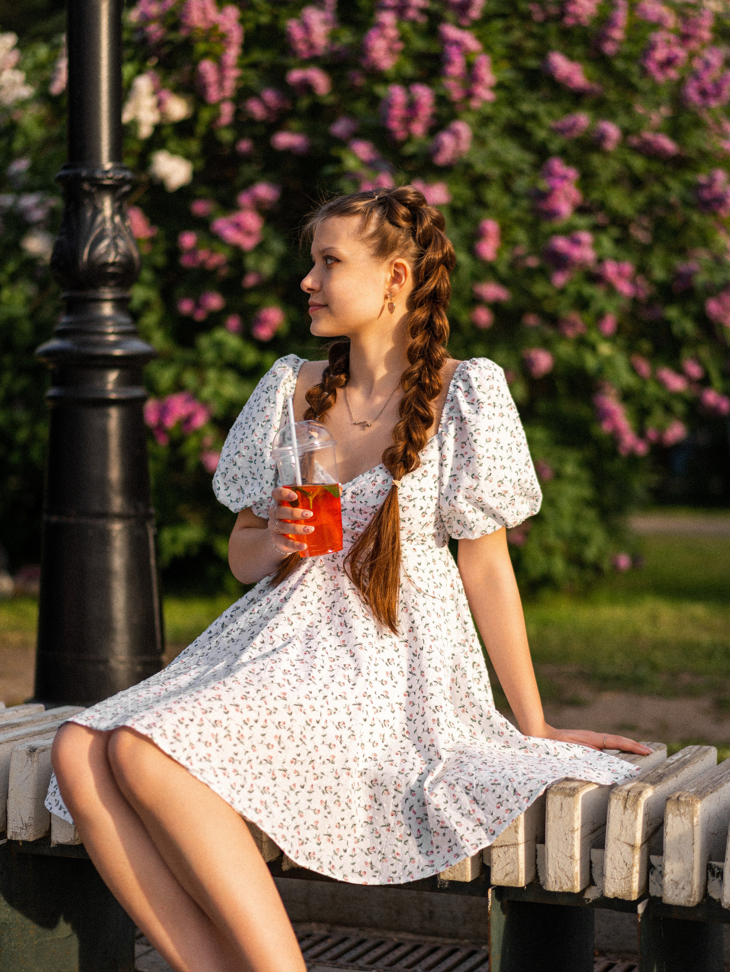 Ольга — фотосессия в сиреневом саду. Фотограф Москва