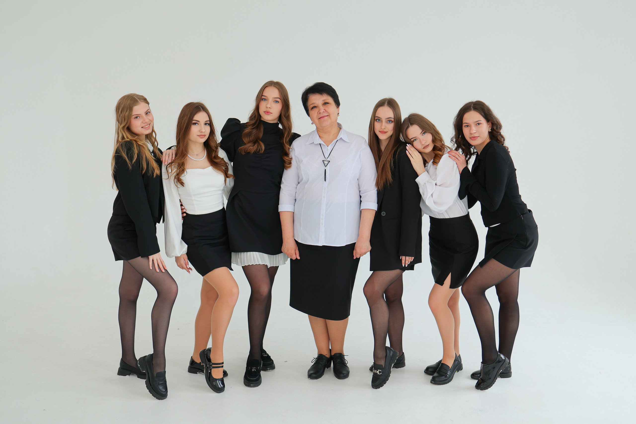 Циклорама 11 класс. Семейный фотограф Тюмень, фотограф на роды Салмина Мария