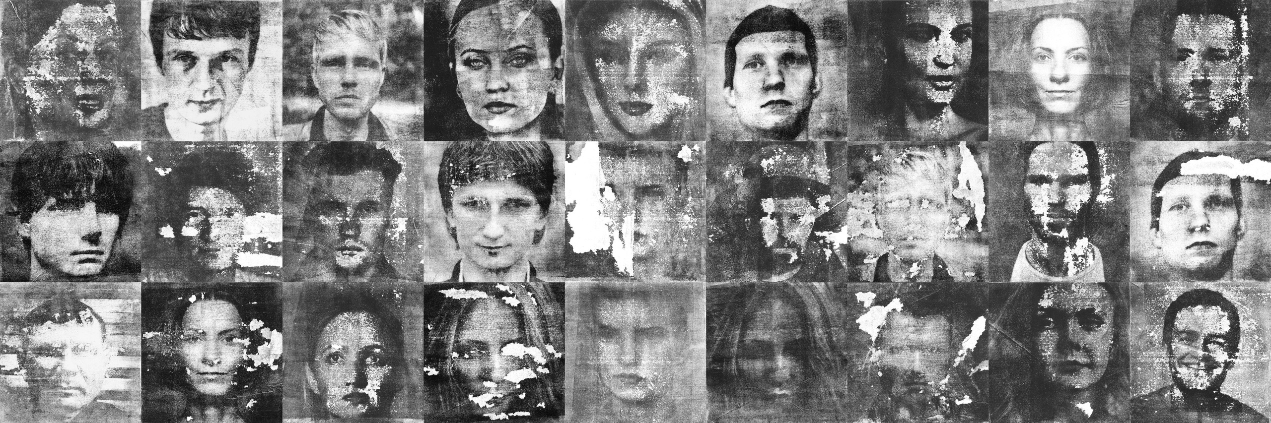 2025, бумага, черная типографская краска, ксеролитография, металлический каркас, зажимы для бумаг, 180 листов 28,5х28,5см, размер инсталляции вариативен к стене