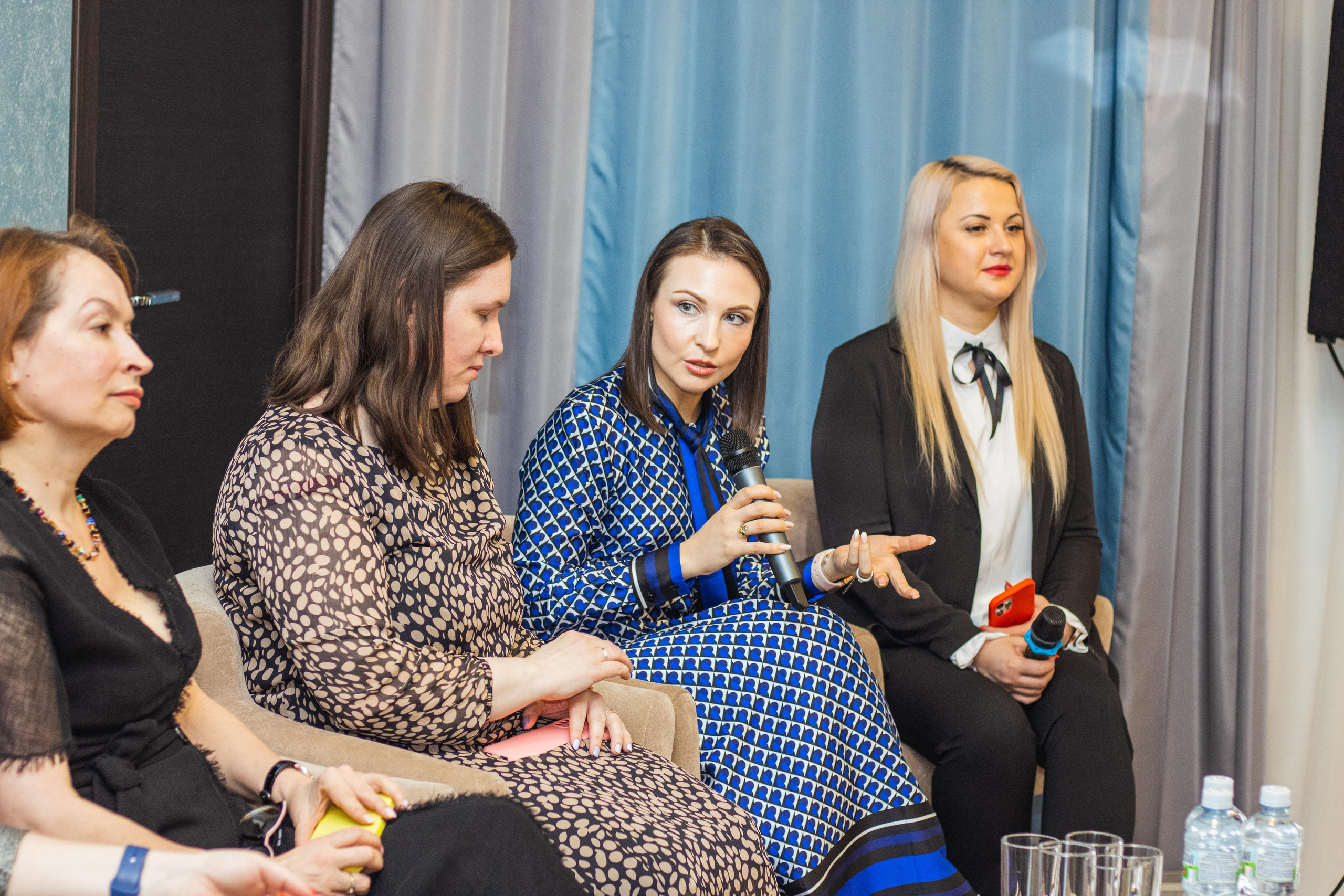 Антикризисная дискуссия. Фотограф Никита Медведев