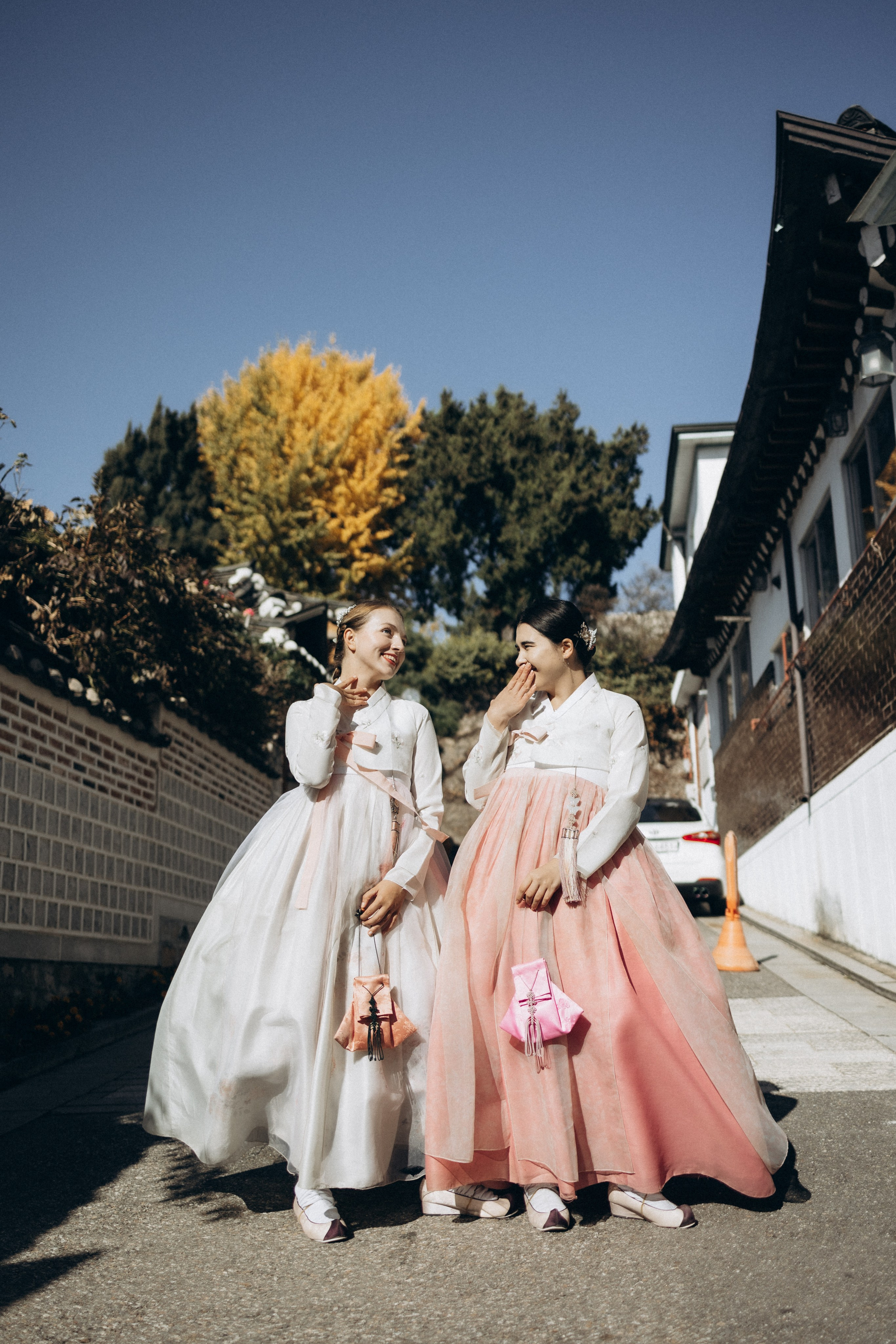 Фотосессия Маши и Саши в ханбоках. Фотограф Артем Бросов в Санкт-Петербурге и Дубае