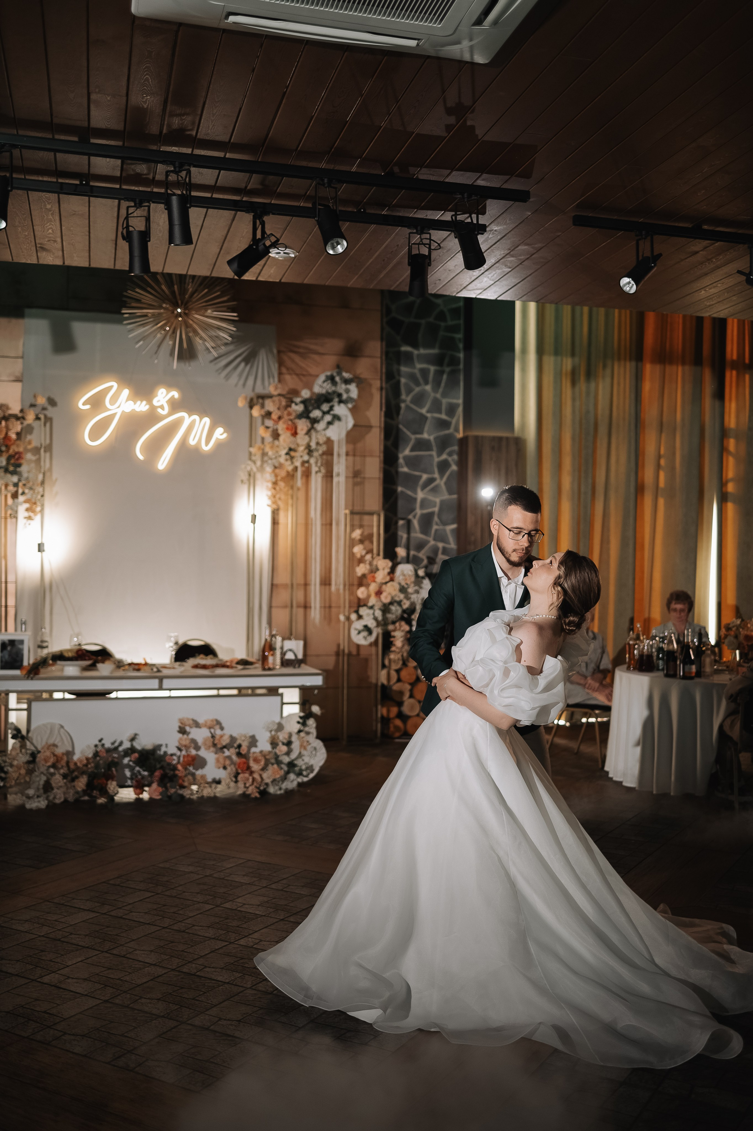 Свадебное торжество в ресторане «За Поводом». Ярослава Ерина — свадебный фотограф в Москве