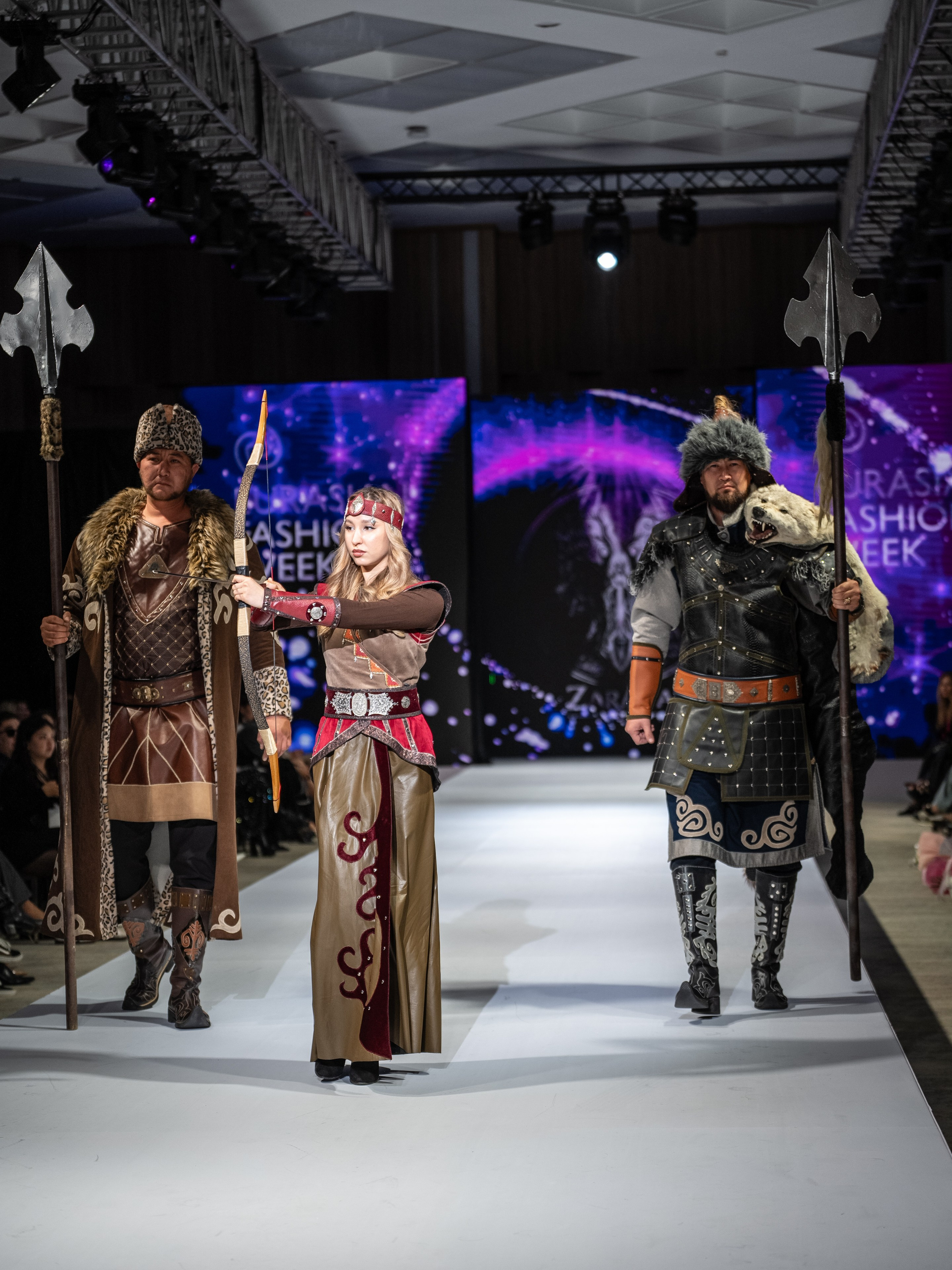 EURASIAN FASHION WEEK Lo Zarata. Сайт Алматинского НЮ АРТ, будуар и фэшн фотографа Дениса Карпенко