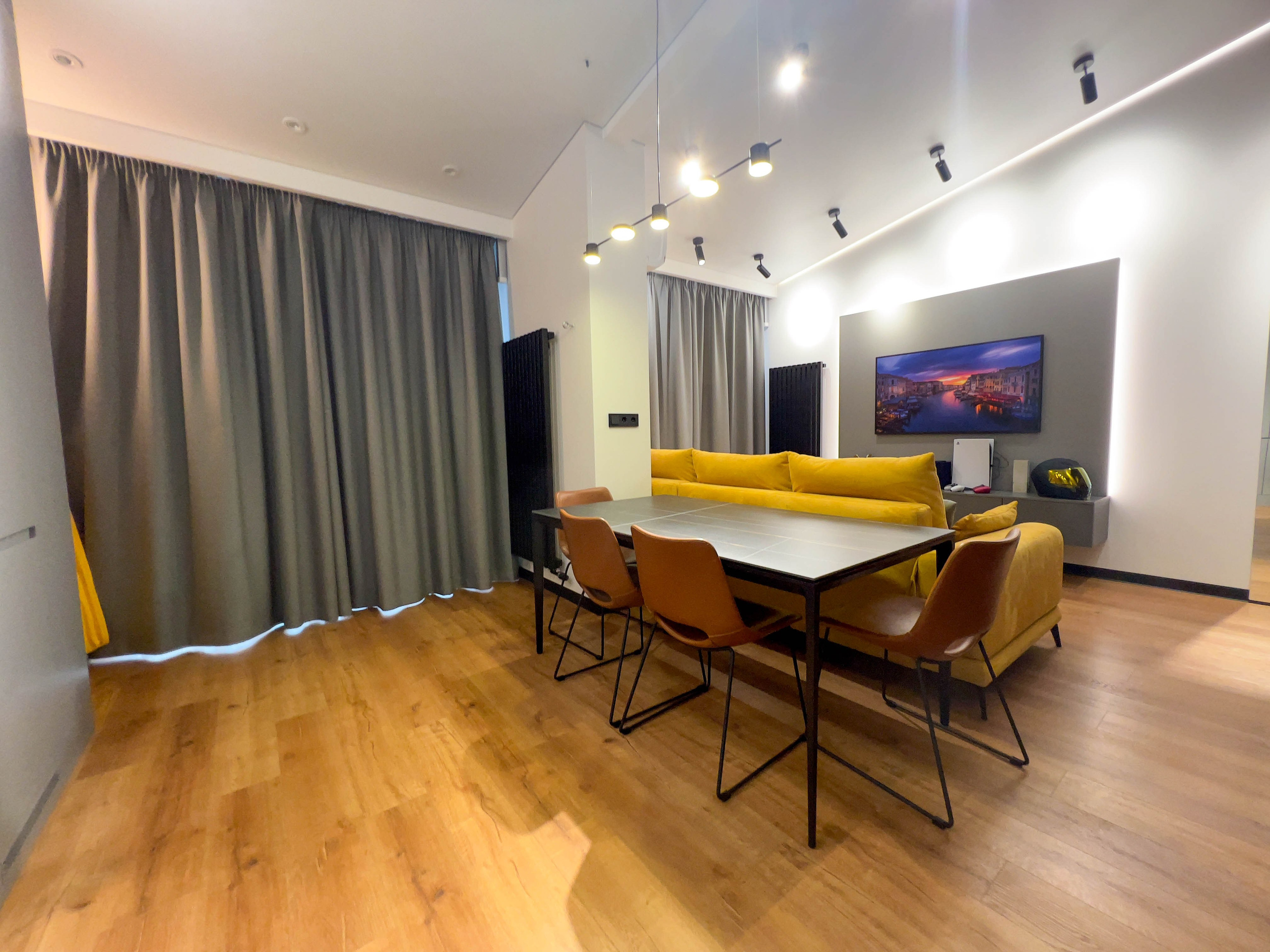 The apartment is on two levels. Fotograf Dmitrii Donets