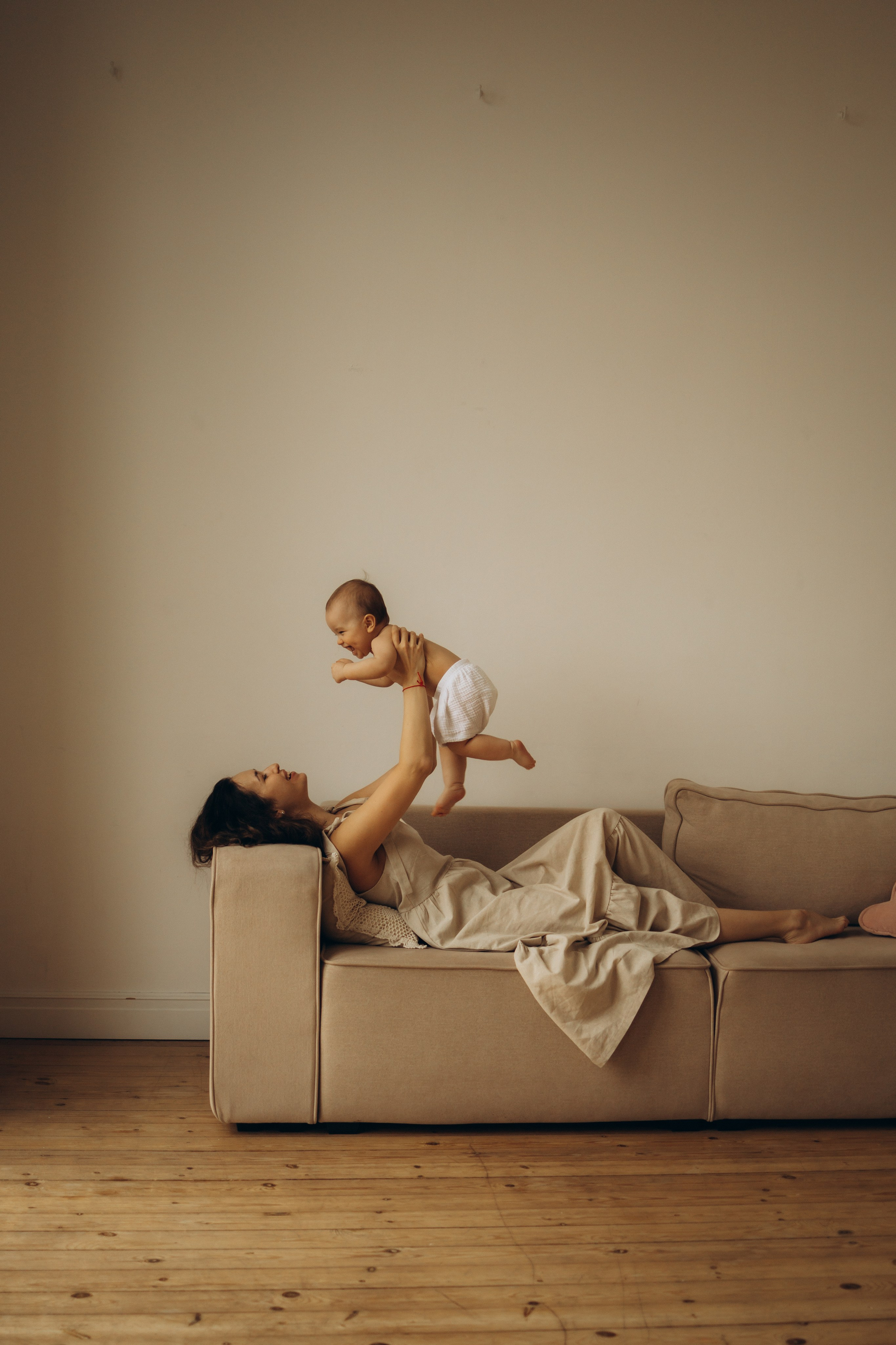 Регина и малыш Дима. Семейный, домашний, ньюборн фотограф Москва Цветкова Елизавета