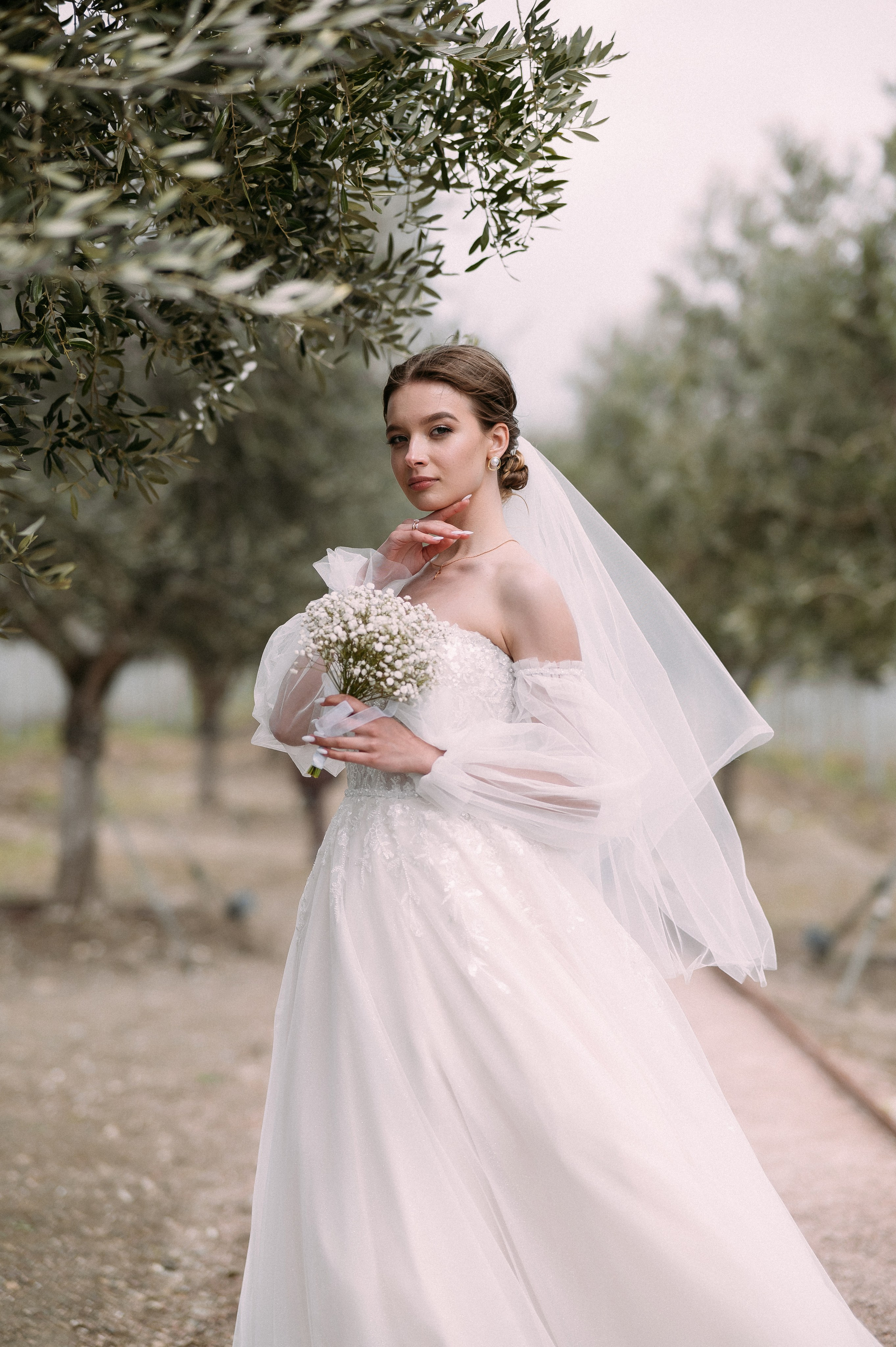 Свадебное утро и прогулка красивой яркой пары. Свадебный и семейный фотограф в Симферополе Дарья Маркова