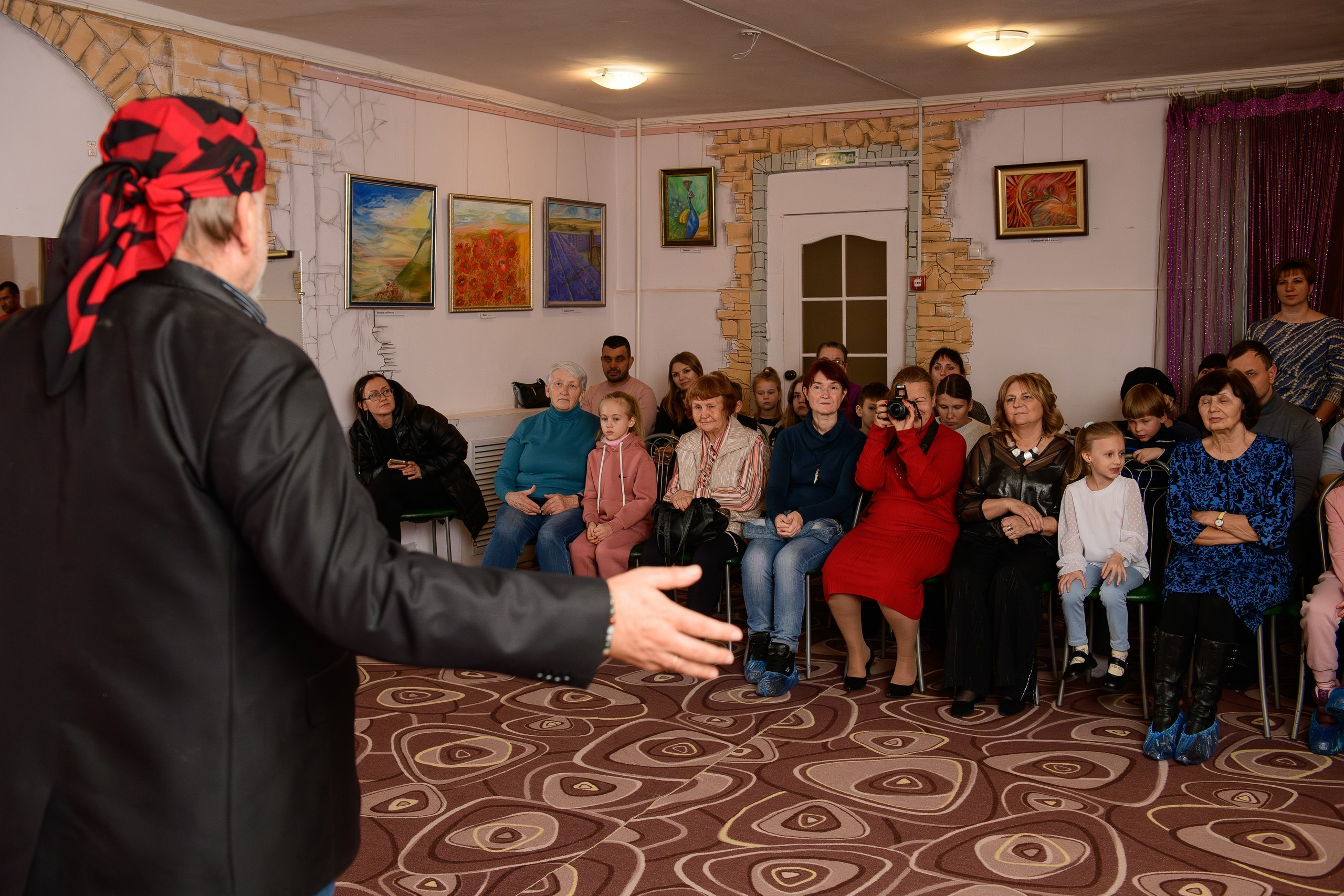 Выставка «Влюбленная в мир». Художница Татьяна Иванова-Гуляева. Фотограф Валерия Голубева (Миронова)