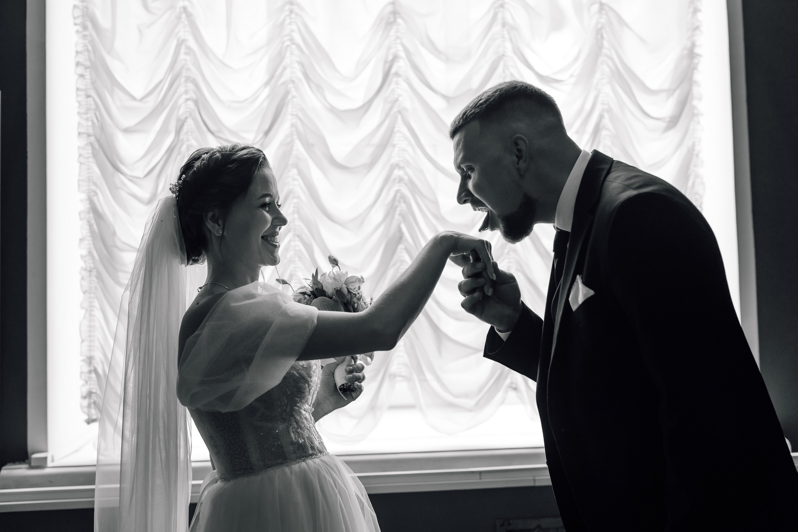 Свадебный день Яны и Максима, прогулка в лесу, Картинная галерея в Тамбове. Свадебный фотограф в Тамбове Павел Четвертков