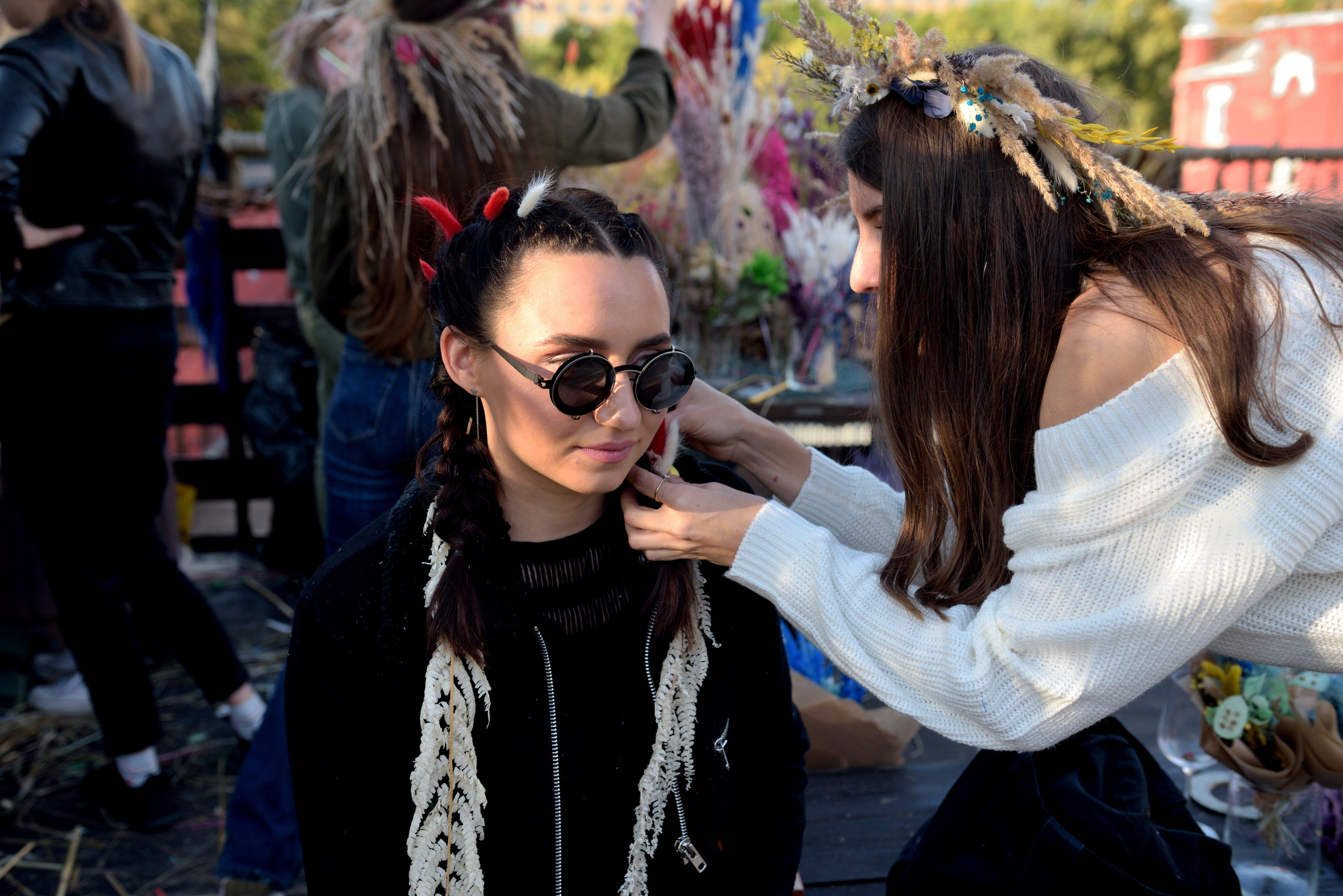 "Плетение косичек на мероприятии".