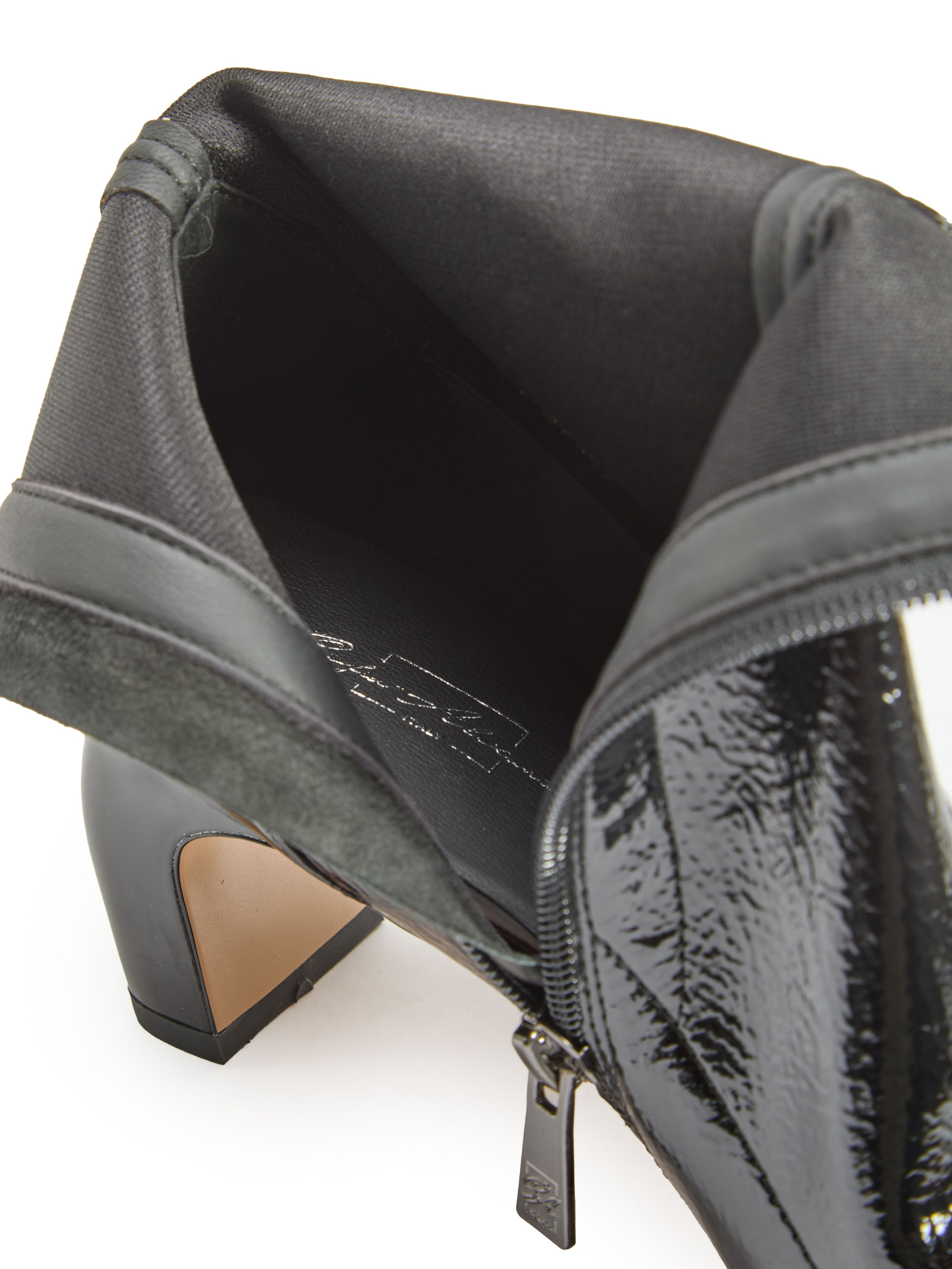 Каталожная фотография обуви. Фотограф в Москве Егор Гончаров