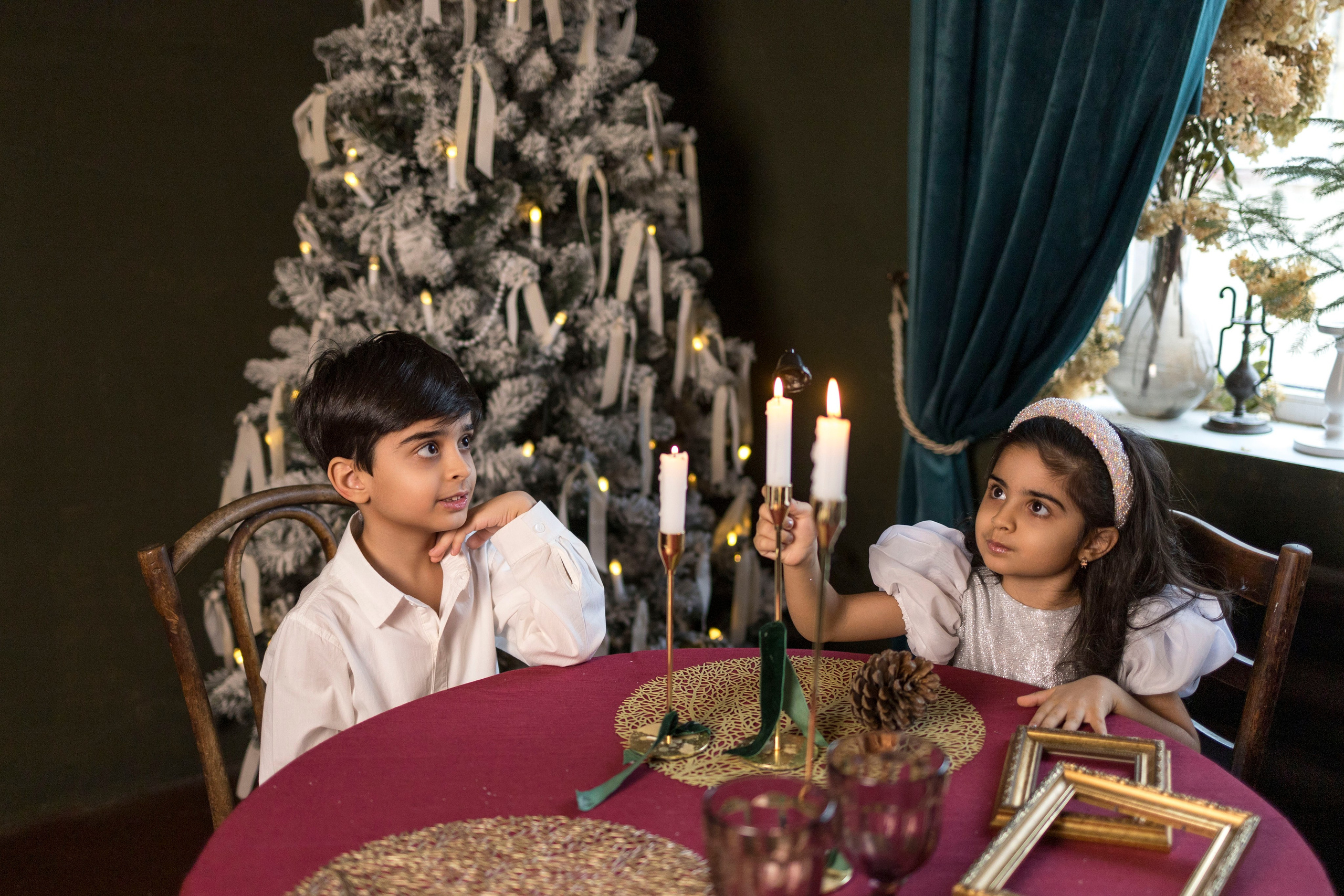 Братик и сестричка в Новый год. Фотограф в Одинцово и Москве Анастасия Летовальцева