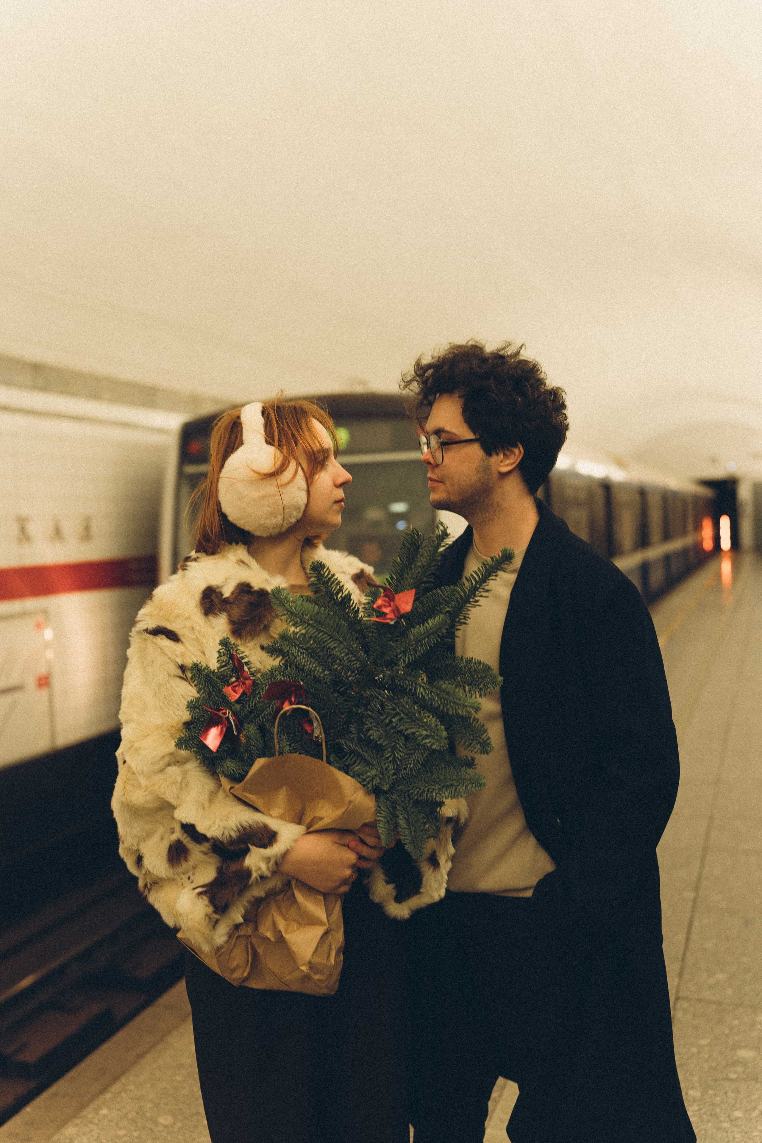 НОВОГОДНЯЯ ФОТОСЕСИИЯ ПАРЫ В МЕТРО ЛЮБОВЬ. Профессиональный фотограф, Санкт-Петербург — Виктория Богомолова