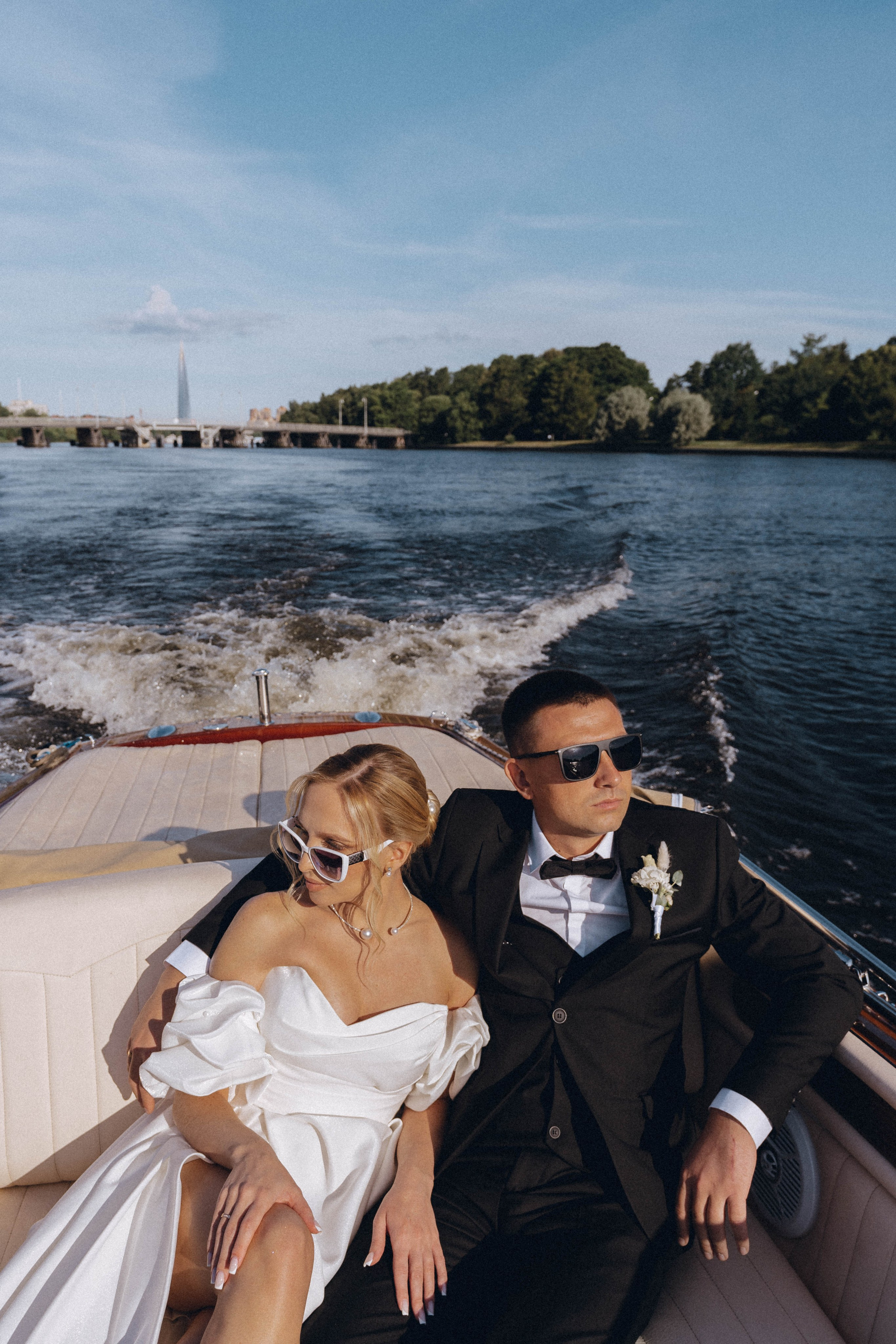 СВАДЕНБНАЯ СЬЕМКА НА КАТЕРЕ ПО КАНАЛАМ САНКТ-ПЕТЕРБУРГА И В АКВАТОРИИ НЕВЫ. Профессиональный фотограф, Санкт-Петербург — Виктория Богомолова