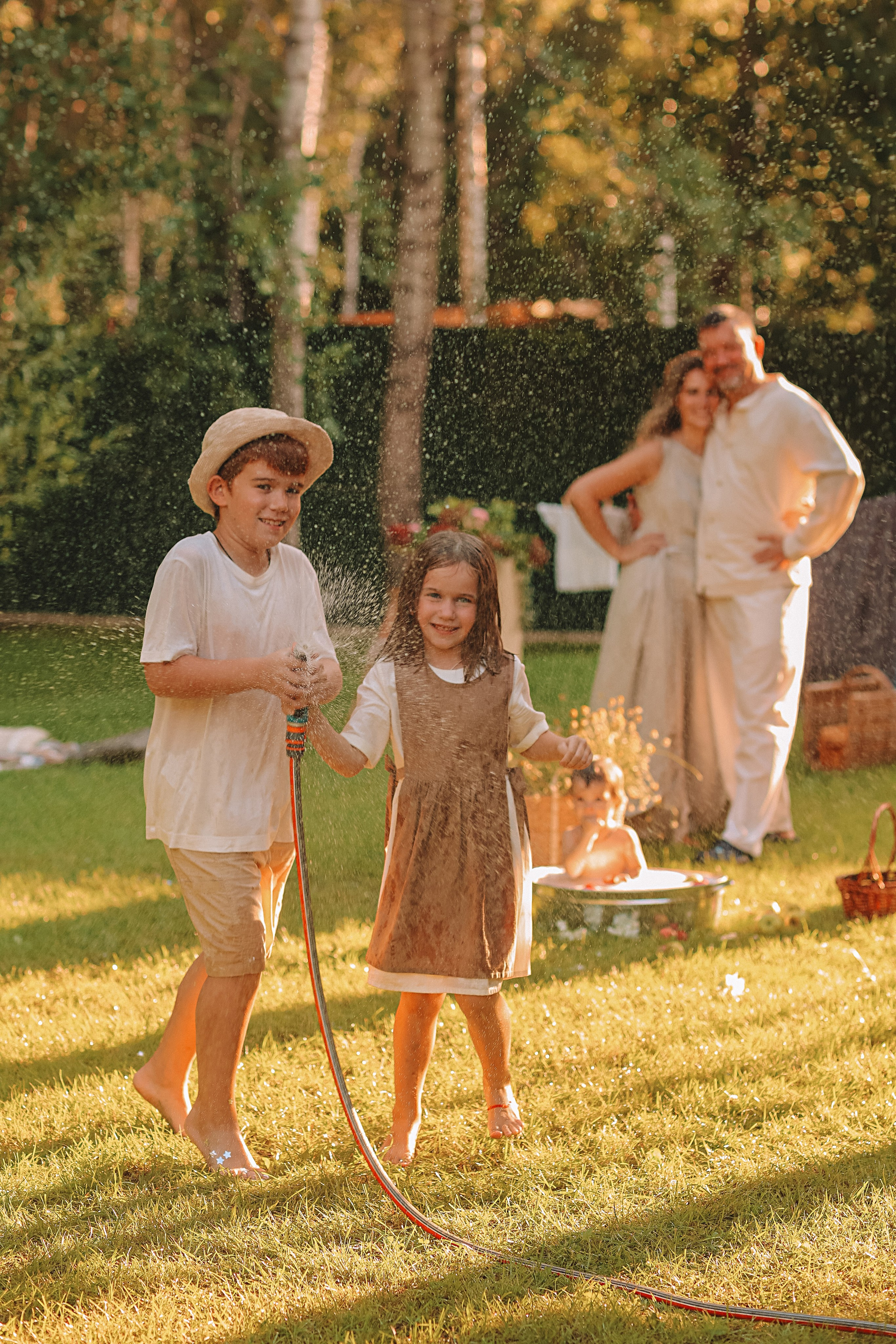 Стирка у дома. Семейный фотограф Тюмень, фотограф на роды Салмина Мария