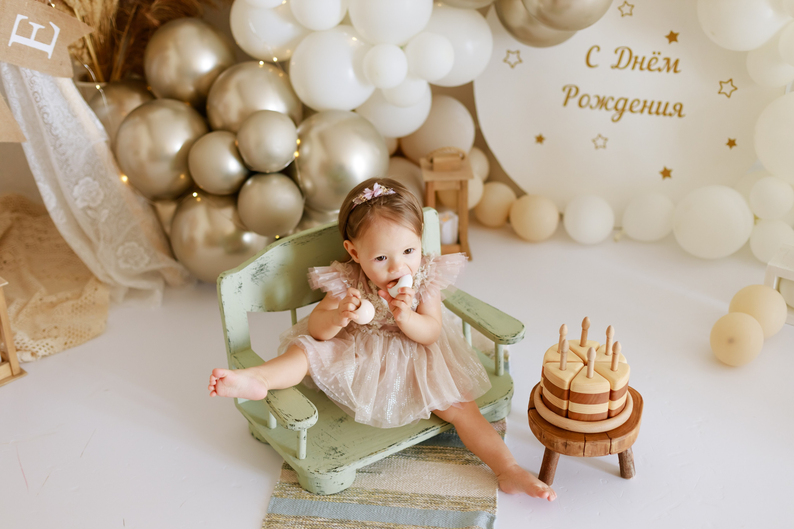 Фотосессия годика с шариками в студии Краснодара. Детский и семейный фотограф в Краснодаре Альбина Морозова