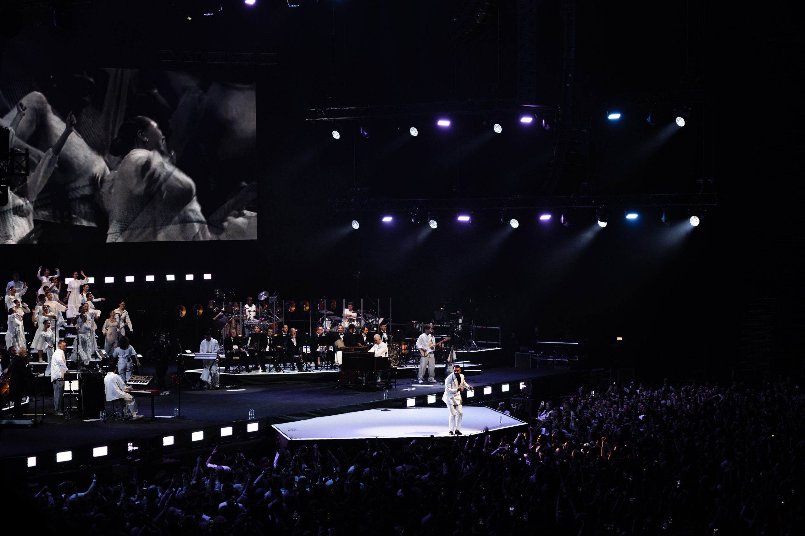 Концерт L'one 19.10.2025 с хором и симфоническом оркестром. Фотограф и видеограф Мария Банщикова, Солнечногорск, Москва