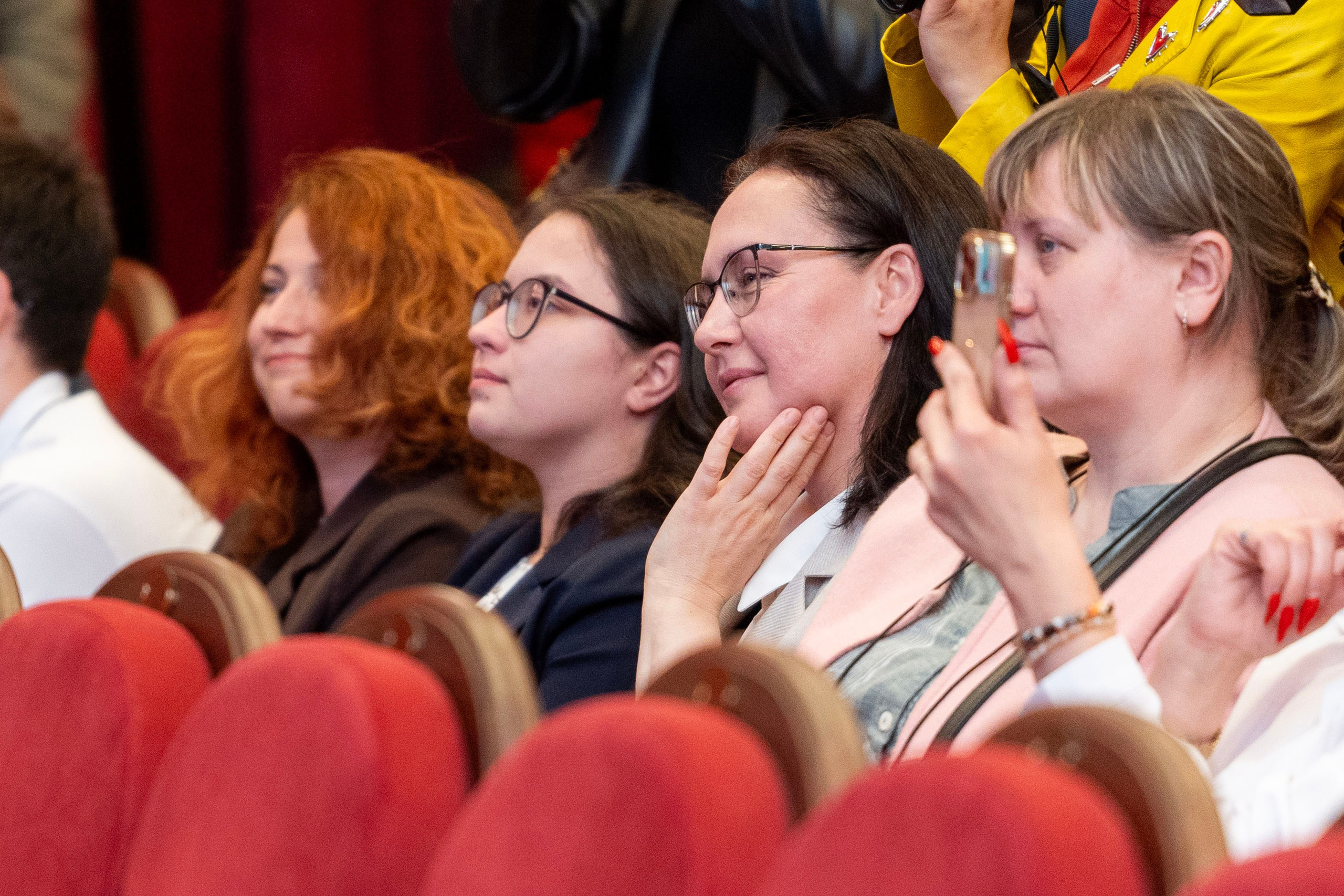 Выдача аттестатов 9 классы. Фотограф Юлия Попова