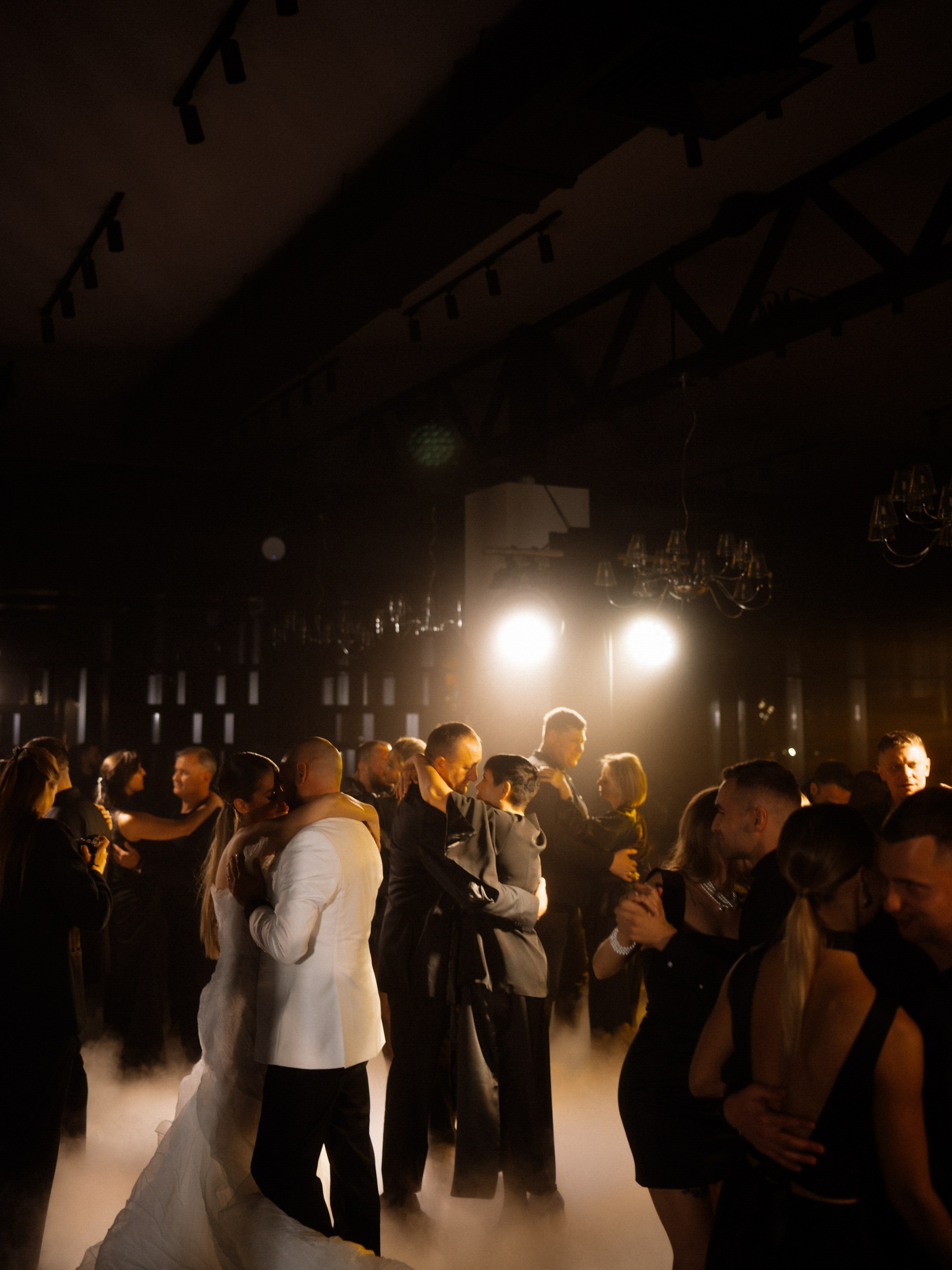 Red november. Свадебный фотограф Саша Базенко