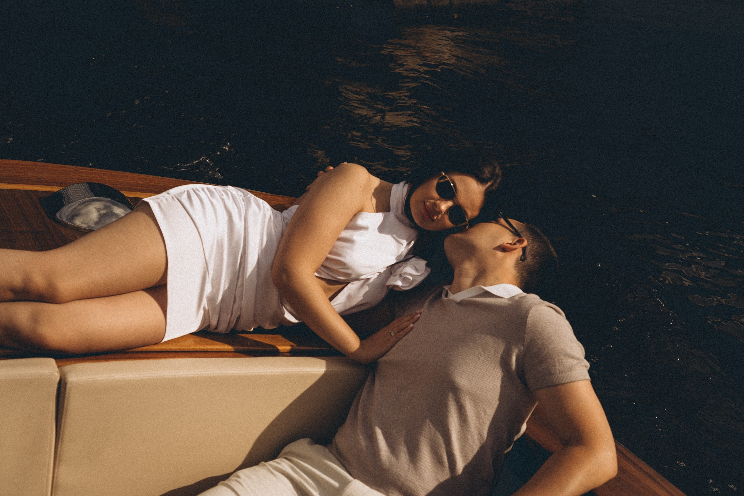 СВАДЕНБНАЯ СЬЕМКА НА КАТЕРЕ ПО КАНАЛАМ САНКТ-ПЕТЕРБУРГА И В АКВАТОРИИ НЕВЫ. Профессиональный фотограф, Санкт-Петербург — Виктория Богомолова