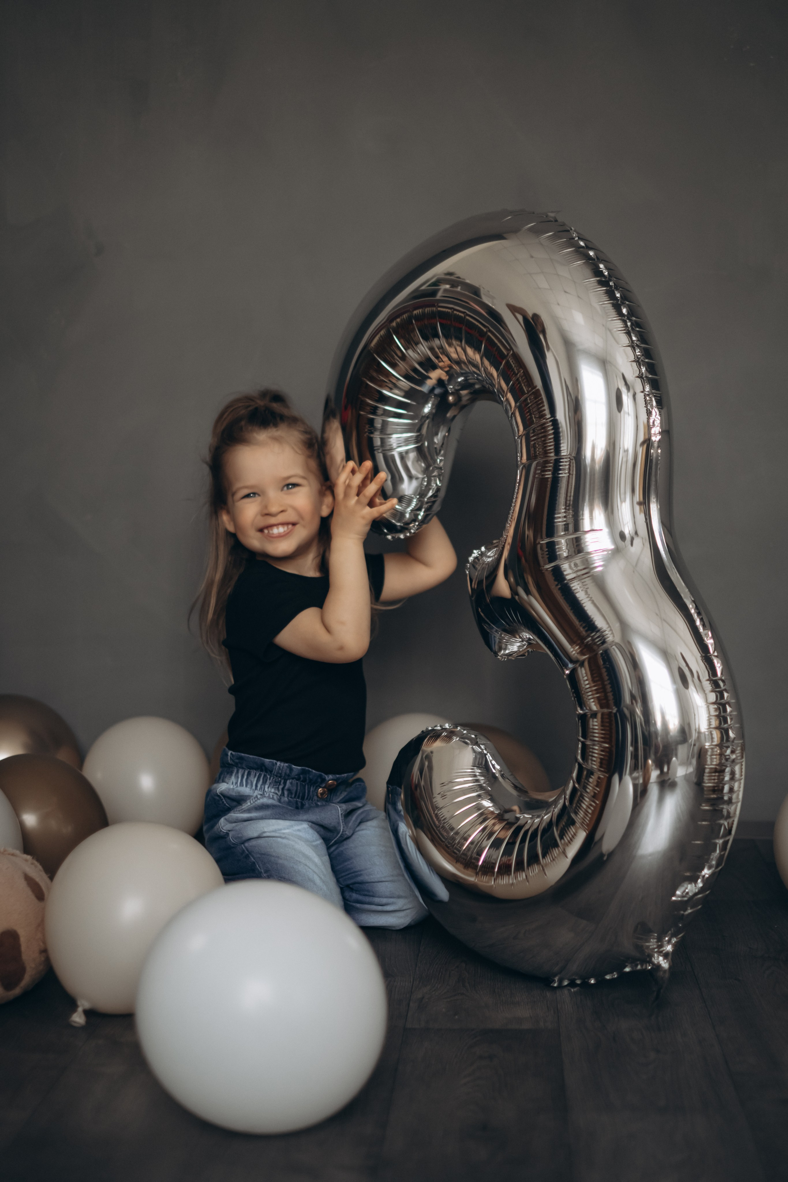 Фотосессия «День рождения» в минималистичной студии. Фотограф Новосибирск Анна Рождественская