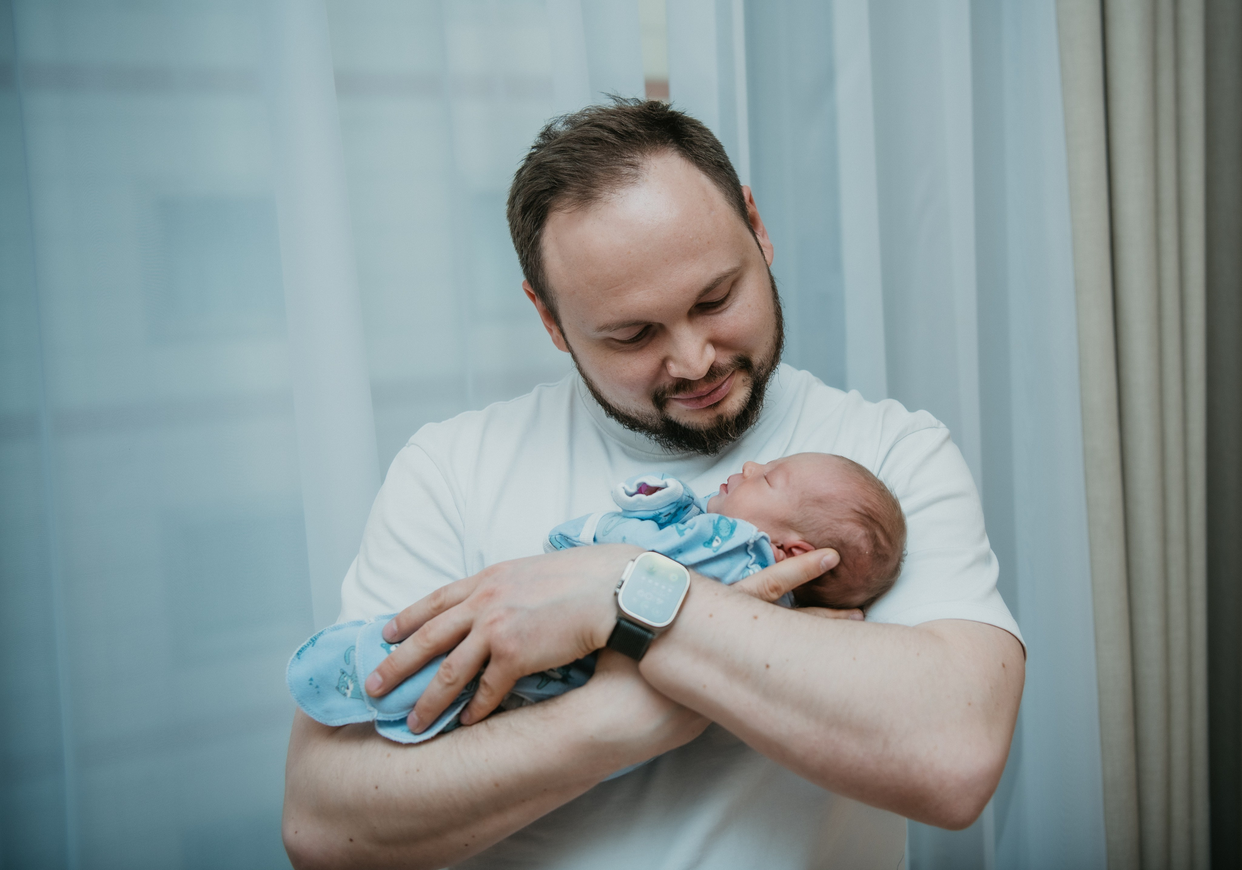 Выписка малышки. Мать и дитя на Севастопольском. Фотограф на выписку из роддома в Москве и МО